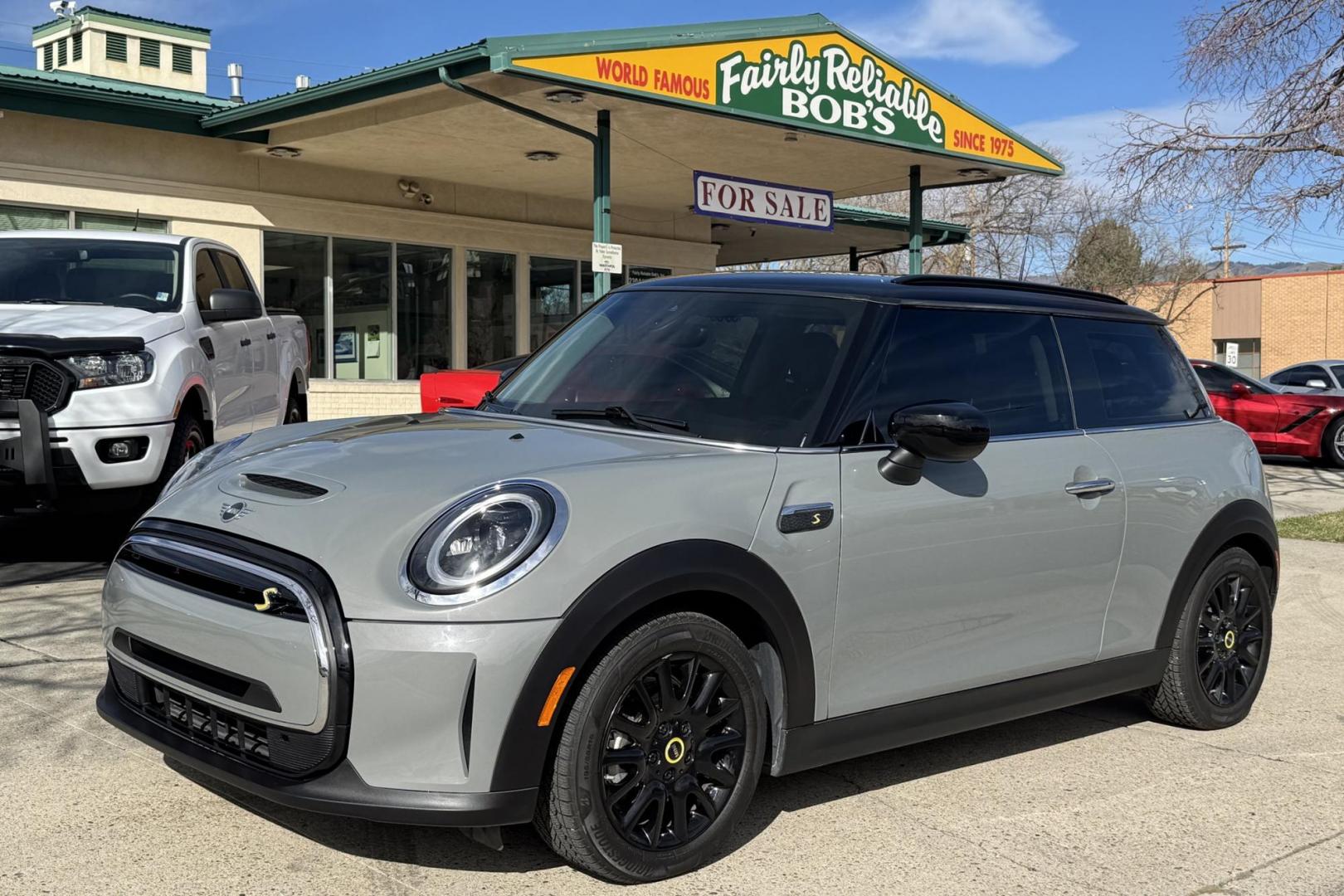 2022 Moonwalk Grey /Black MINI Cooper SE EV (WMW13DJ02N2) with an 32.6 kWh engine, Automatic transmission, located at 2304 W. Main St., Boise, ID, 83702, (208) 342-7777, 43.622105, -116.218658 - All Electric! A Blast To Drive! - Photo#0