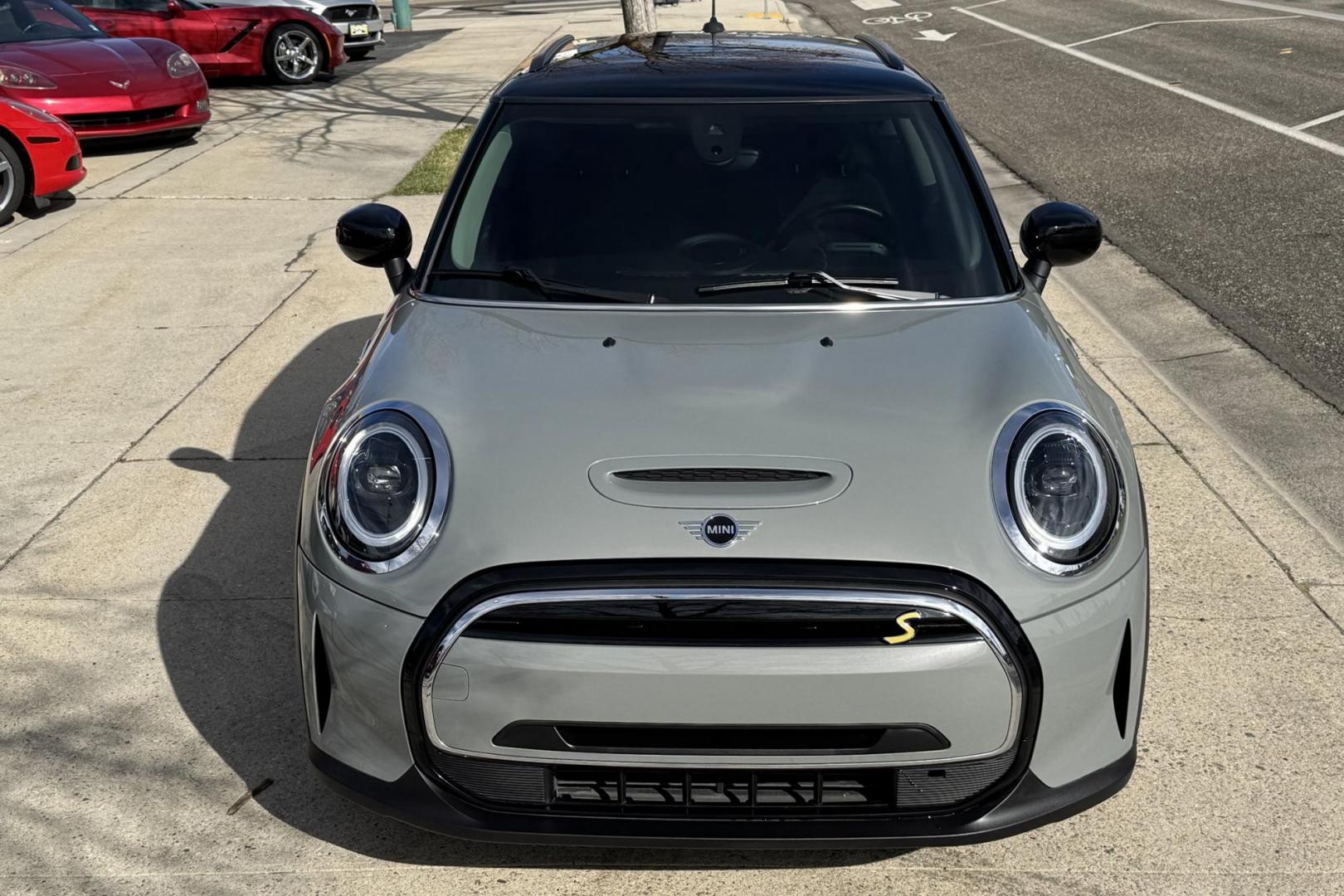2022 Moonwalk Grey /Black MINI Cooper SE EV (WMW13DJ02N2) with an 32.6 kWh engine, Automatic transmission, located at 2304 W. Main St., Boise, ID, 83702, (208) 342-7777, 43.622105, -116.218658 - All Electric! A Blast To Drive! - Photo#3