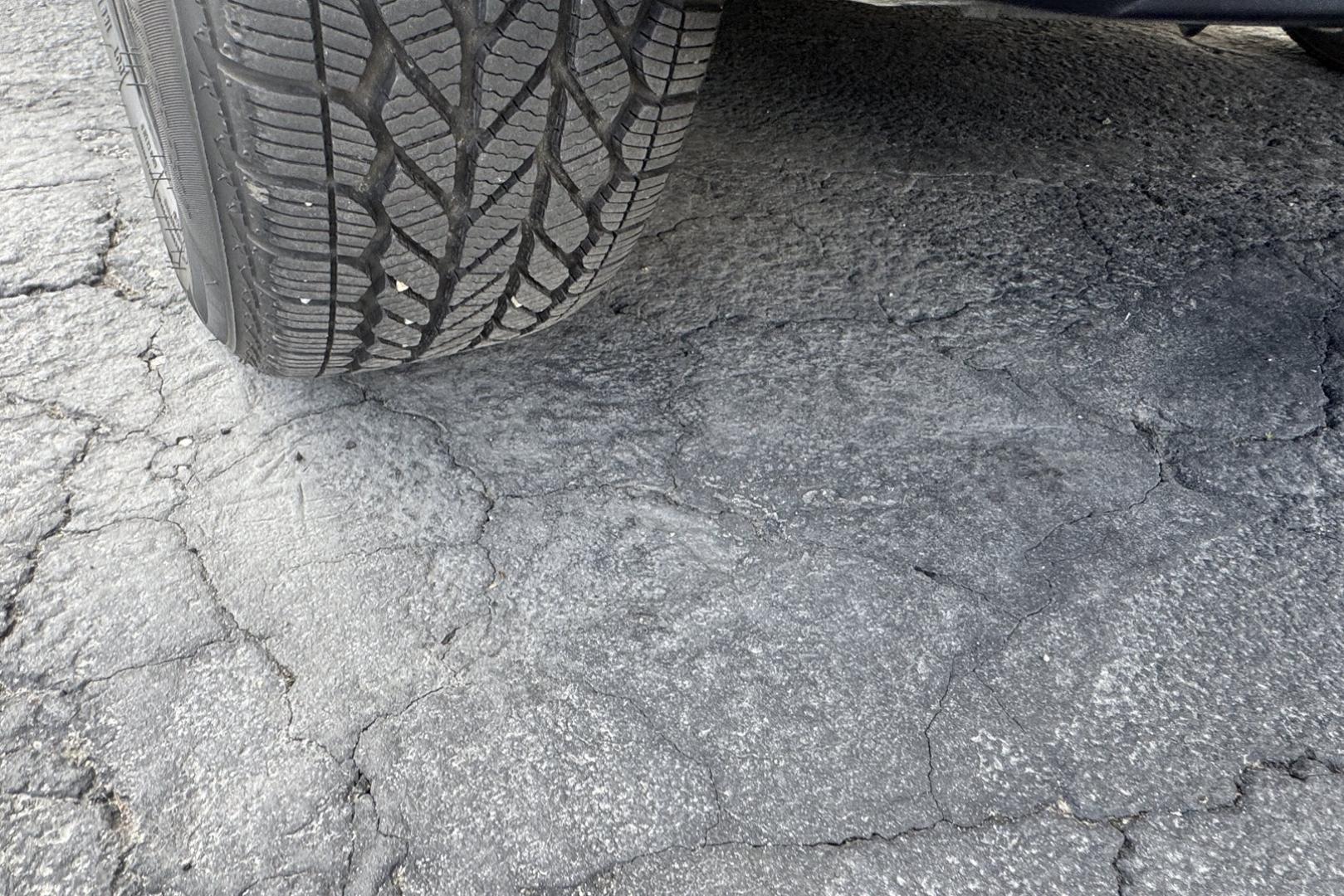 2022 Moonwalk Grey /Black MINI Cooper SE EV (WMW13DJ02N2) with an 32.6 kWh engine, Automatic transmission, located at 2304 W. Main St., Boise, ID, 83702, (208) 342-7777, 43.622105, -116.218658 - All Electric! A Blast To Drive! - Photo#17