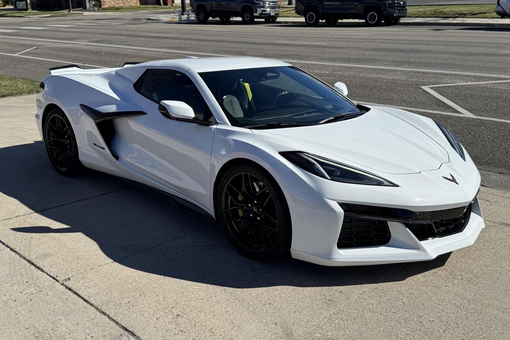 2024 Arctic White /Jet Black Chevrolet Corvette Stingray Convertible 3LZ (1G1YF3D34R5) with an V8 5.5 Liter engine, Automatic 8 Speed transmission, located at 2304 W. Main St., Boise, ID, 83702, (208) 342-7777, 43.622105, -116.218658 - Stunning Z/06 3LZ Corvette Stingray Convertible! - Photo#23