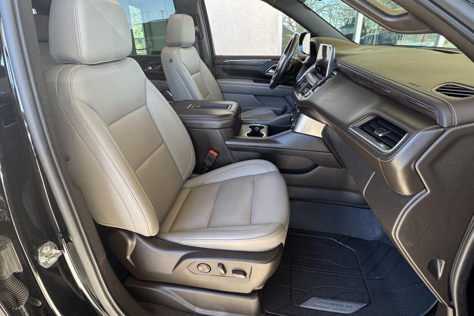 2022 Black /Jet Black Chevrolet Tahoe LT (1GNSKNKT6NR) with an 6 Cyl 3.0 Liter Turbo Diesel engine, Automatic 10 Speed transmission, located at 2304 W. Main St., Boise, ID, 83702, (208) 342-7777, 43.622105, -116.218658 - One Owner Idaho Tahoe! - Photo#16