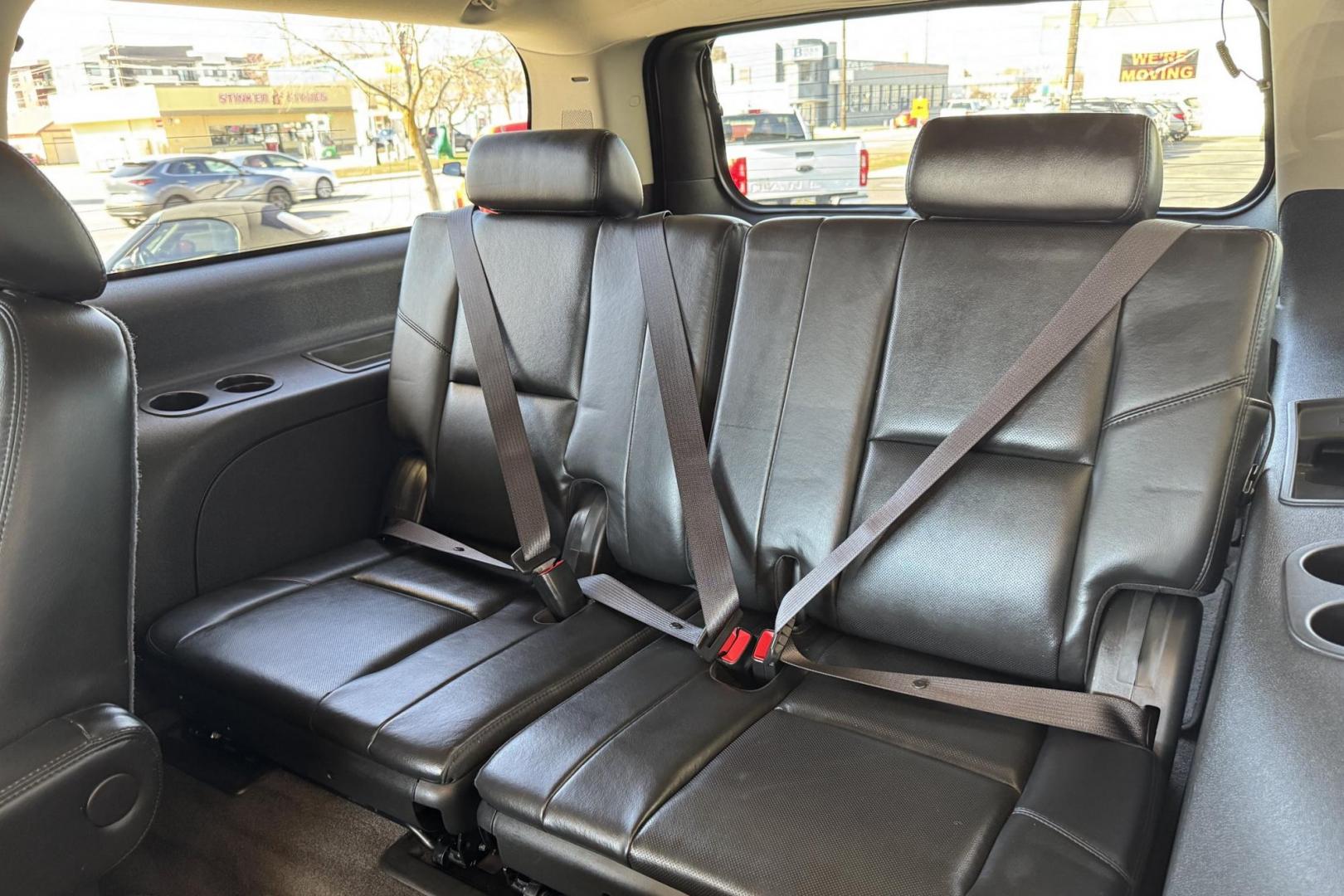 2009 Silver Birch Metallic /Black GMC Yukon XL Denali (1GKFK06269R) with an V8 6.2 Liter engine, Automatic 6 Speed transmission, located at 2304 W. Main St., Boise, ID, 83702, (208) 342-7777, 43.622105, -116.218658 - Clean And Ready For The Family! - Photo#7