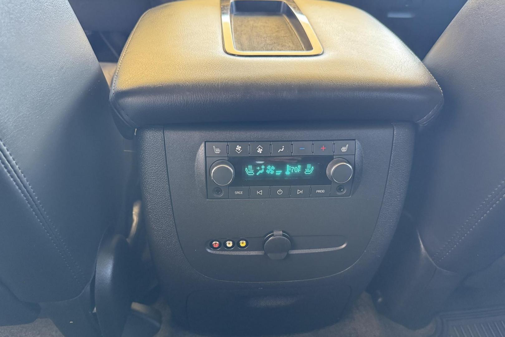 2009 Silver Birch Metallic /Black GMC Yukon XL Denali (1GKFK06269R) with an V8 6.2 Liter engine, Automatic 6 Speed transmission, located at 2304 W. Main St., Boise, ID, 83702, (208) 342-7777, 43.622105, -116.218658 - Clean And Ready For The Family! - Photo#8