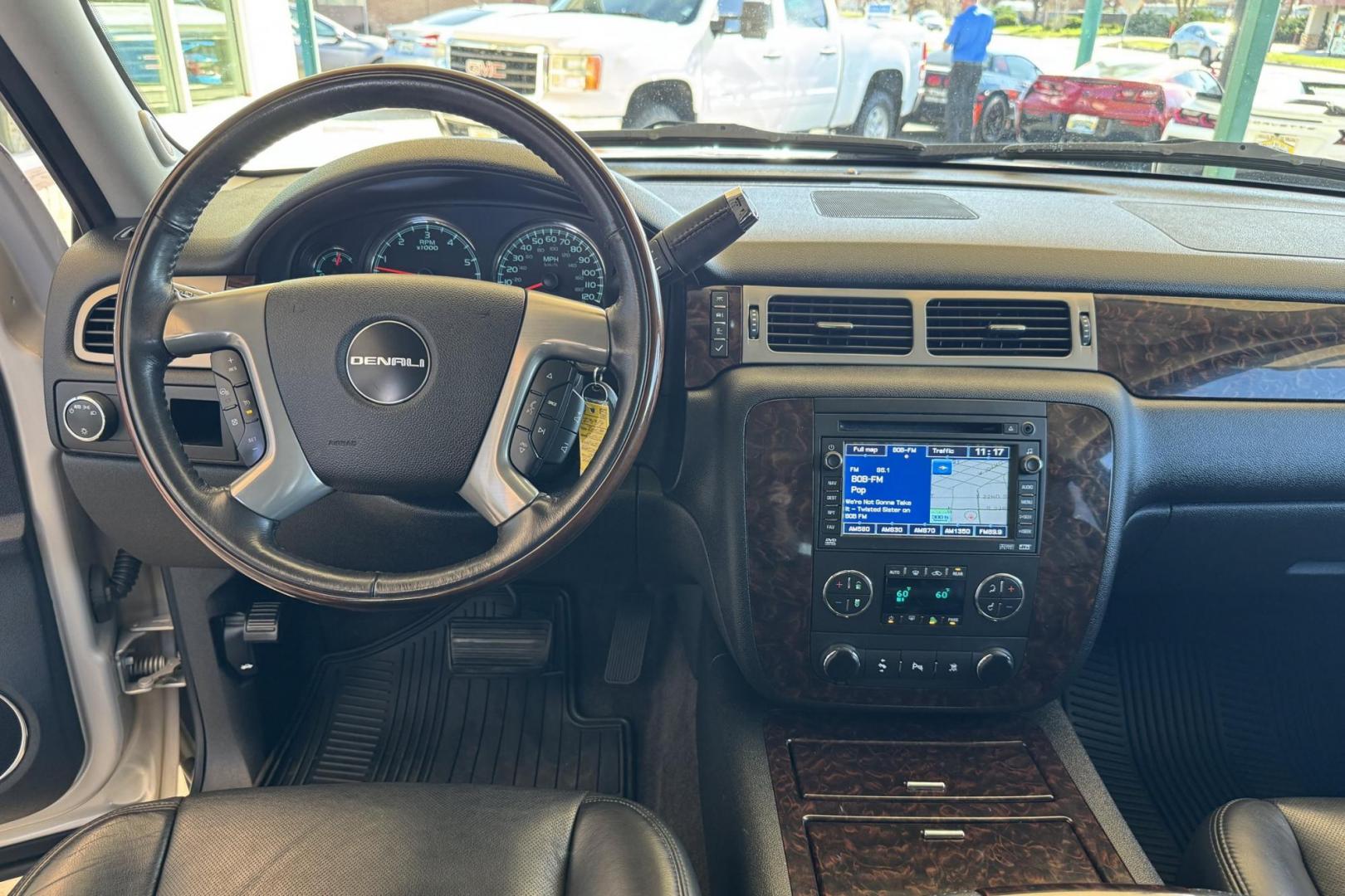 2009 Silver Birch Metallic /Black GMC Yukon XL Denali (1GKFK06269R) with an V8 6.2 Liter engine, Automatic 6 Speed transmission, located at 2304 W. Main St., Boise, ID, 83702, (208) 342-7777, 43.622105, -116.218658 - Clean And Ready For The Family! - Photo#9