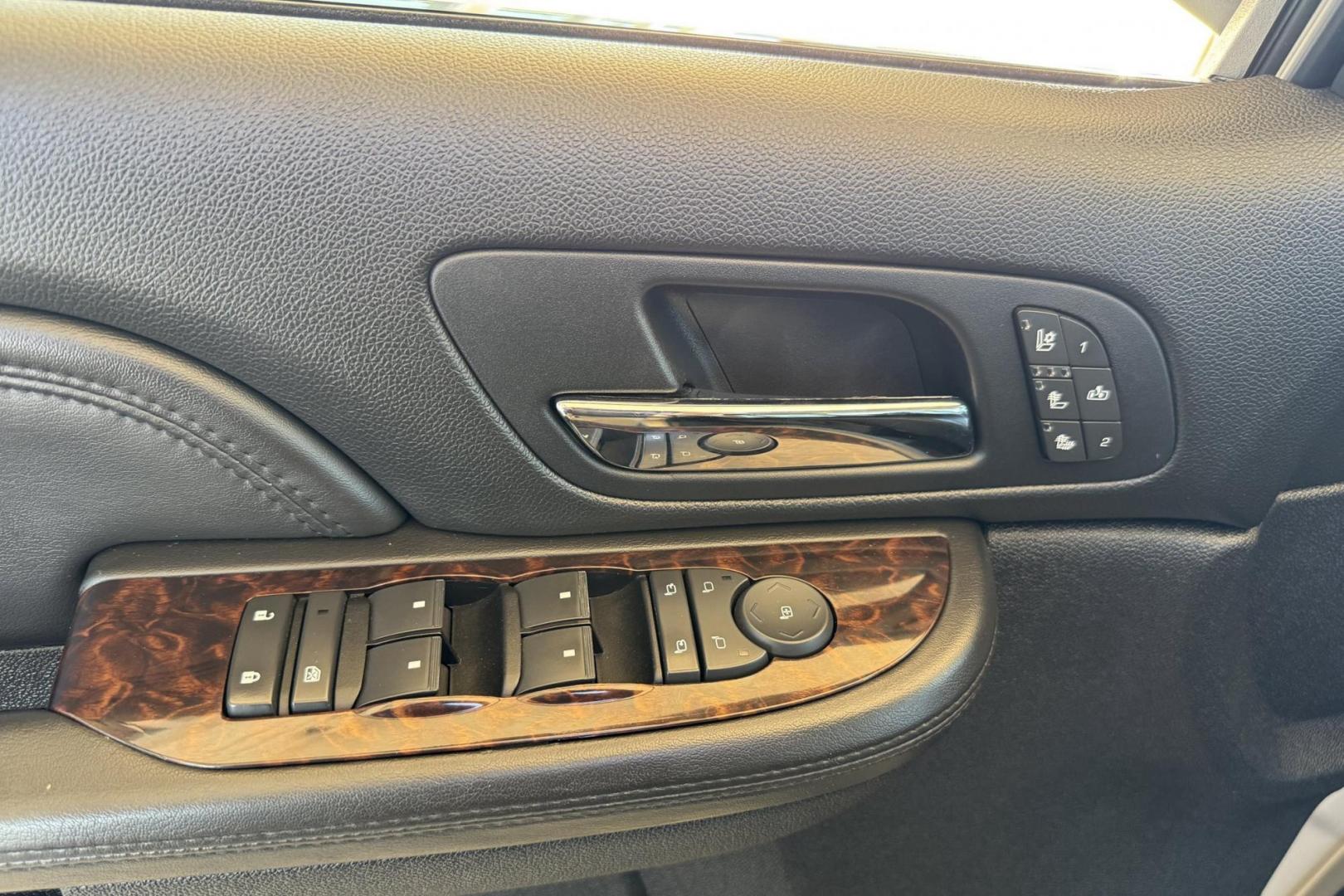 2009 Silver Birch Metallic /Black GMC Yukon XL Denali (1GKFK06269R) with an V8 6.2 Liter engine, Automatic 6 Speed transmission, located at 2304 W. Main St., Boise, ID, 83702, (208) 342-7777, 43.622105, -116.218658 - Clean And Ready For The Family! - Photo#16