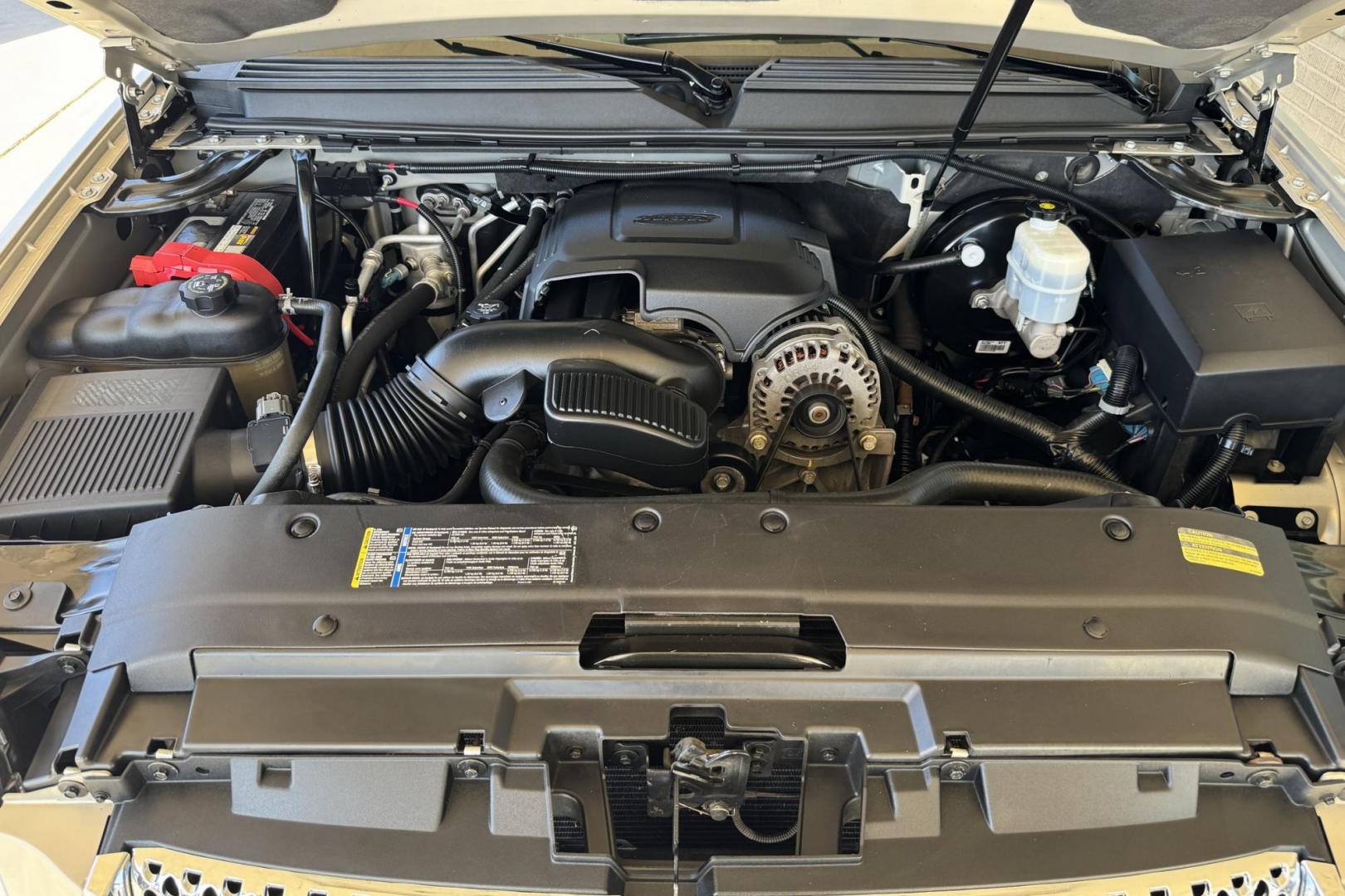 2009 Silver Birch Metallic /Black GMC Yukon XL Denali (1GKFK06269R) with an V8 6.2 Liter engine, Automatic 6 Speed transmission, located at 2304 W. Main St., Boise, ID, 83702, (208) 342-7777, 43.622105, -116.218658 - Clean And Ready For The Family! - Photo#17