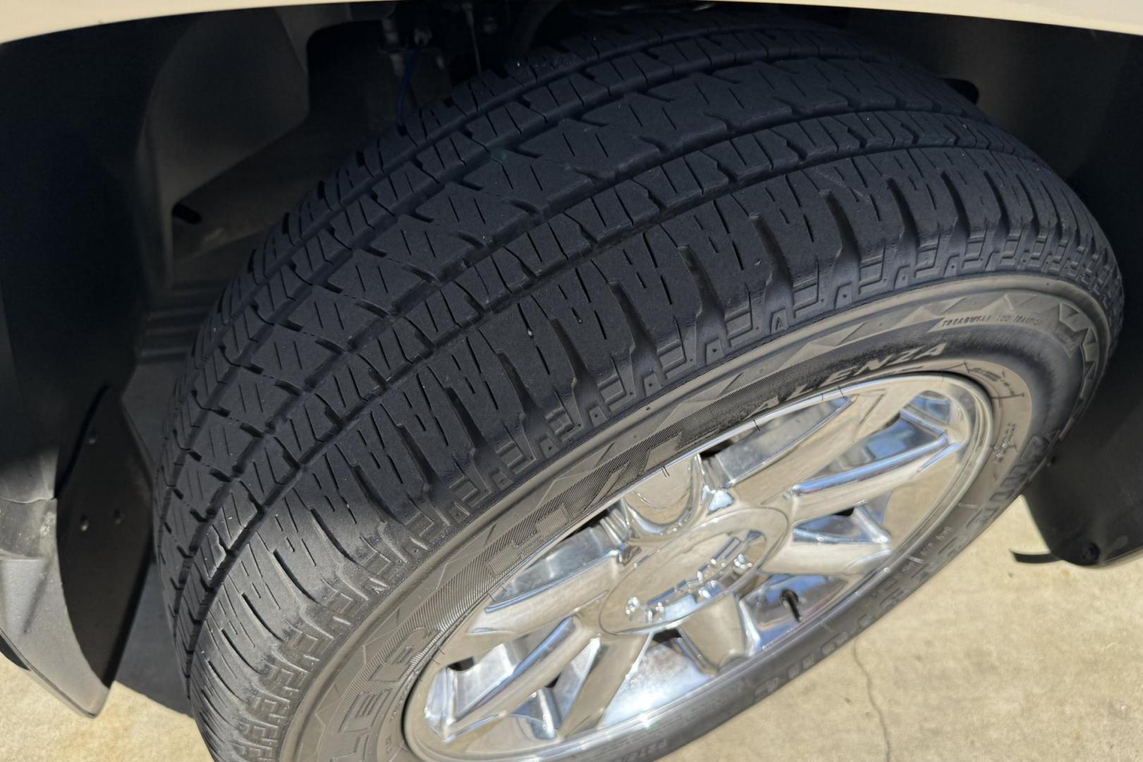 2009 Silver Birch Metallic /Black GMC Yukon XL Denali (1GKFK06269R) with an V8 6.2 Liter engine, Automatic 6 Speed transmission, located at 2304 W. Main St., Boise, ID, 83702, (208) 342-7777, 43.622105, -116.218658 - Clean And Ready For The Family! - Photo#18