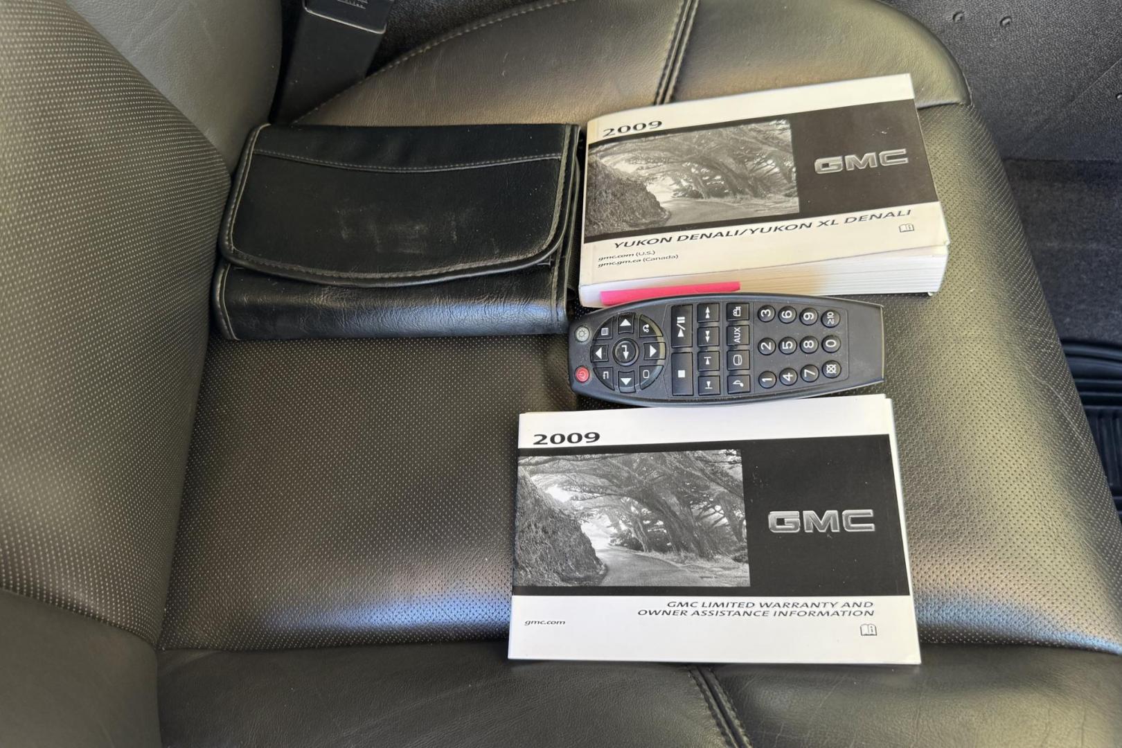 2009 Silver Birch Metallic /Black GMC Yukon XL Denali (1GKFK06269R) with an V8 6.2 Liter engine, Automatic 6 Speed transmission, located at 2304 W. Main St., Boise, ID, 83702, (208) 342-7777, 43.622105, -116.218658 - Clean And Ready For The Family! - Photo#20