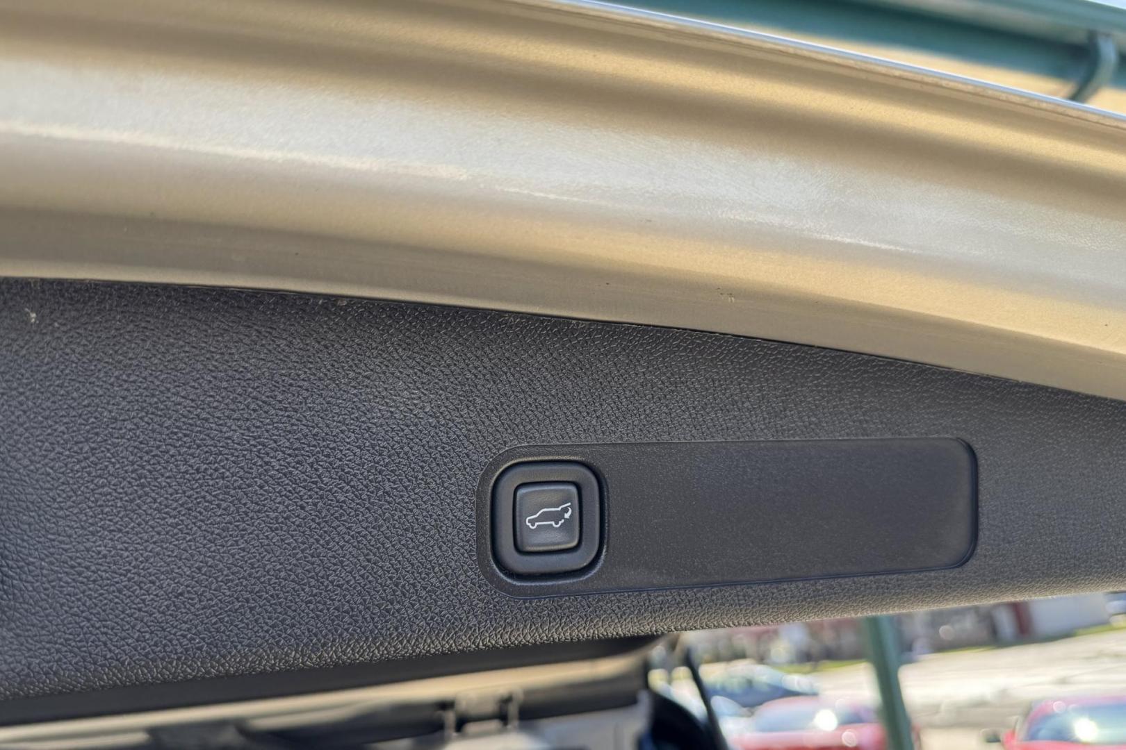 2009 Silver Birch Metallic /Black GMC Yukon XL Denali (1GKFK06269R) with an V8 6.2 Liter engine, Automatic 6 Speed transmission, located at 2304 W. Main St., Boise, ID, 83702, (208) 342-7777, 43.622105, -116.218658 - Clean And Ready For The Family! - Photo#23