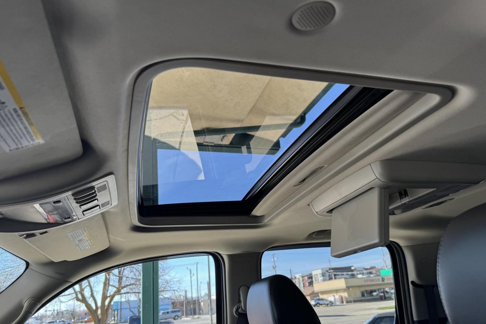 2009 Silver Birch Metallic /Black GMC Yukon XL Denali (1GKFK06269R) with an V8 6.2 Liter engine, Automatic 6 Speed transmission, located at 2304 W. Main St., Boise, ID, 83702, (208) 342-7777, 43.622105, -116.218658 - Clean And Ready For The Family! - Photo#25