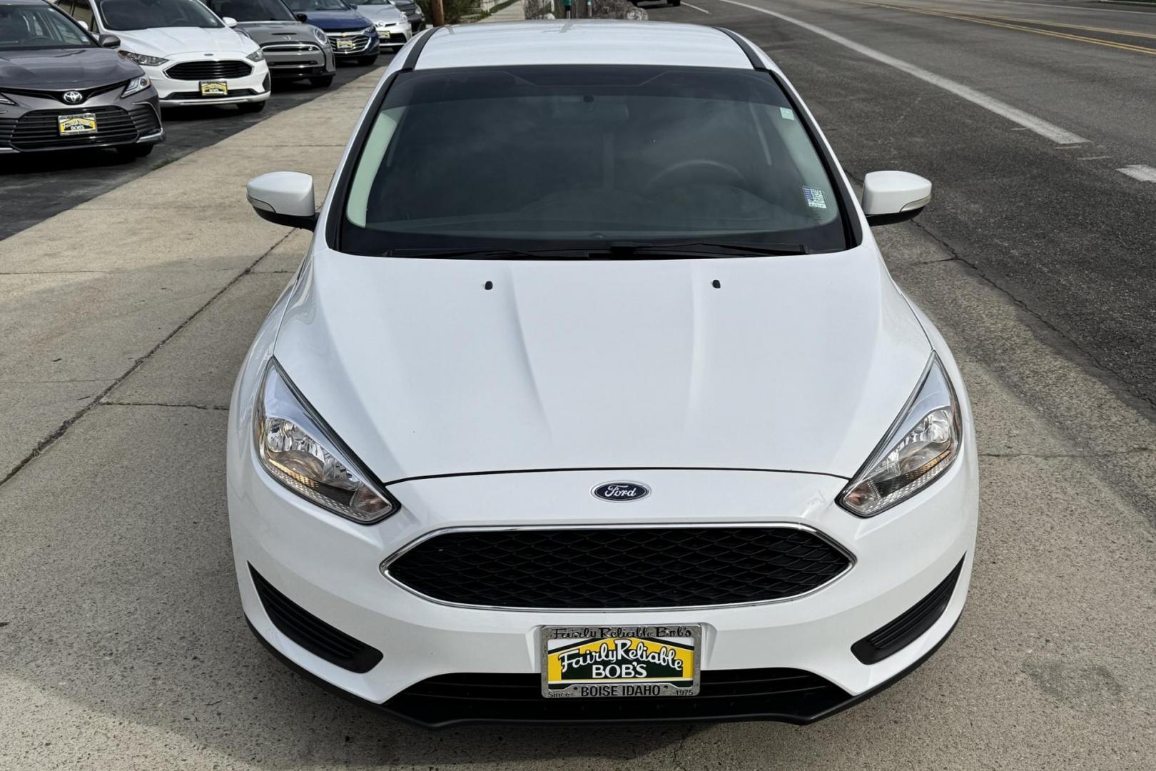 2017 Oxford White /Black Ford Focus SE (1FADP3F25HL) with an 4 Cyl 2.0 Liter engine, Automatic 6 Speed transmission, located at 2304 W. Main St., Boise, ID, 83702, (208) 342-7777, 43.622105, -116.218658 - Photo#3