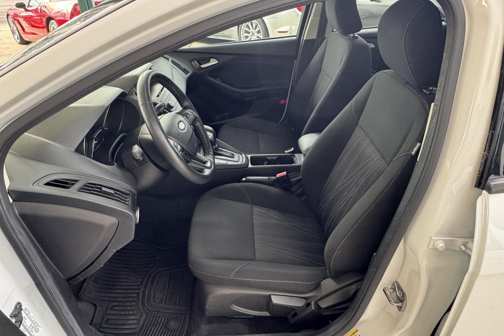 2017 Oxford White /Black Ford Focus SE (1FADP3F25HL) with an 4 Cyl 2.0 Liter engine, Automatic 6 Speed transmission, located at 2304 W. Main St., Boise, ID, 83702, (208) 342-7777, 43.622105, -116.218658 - Photo#6