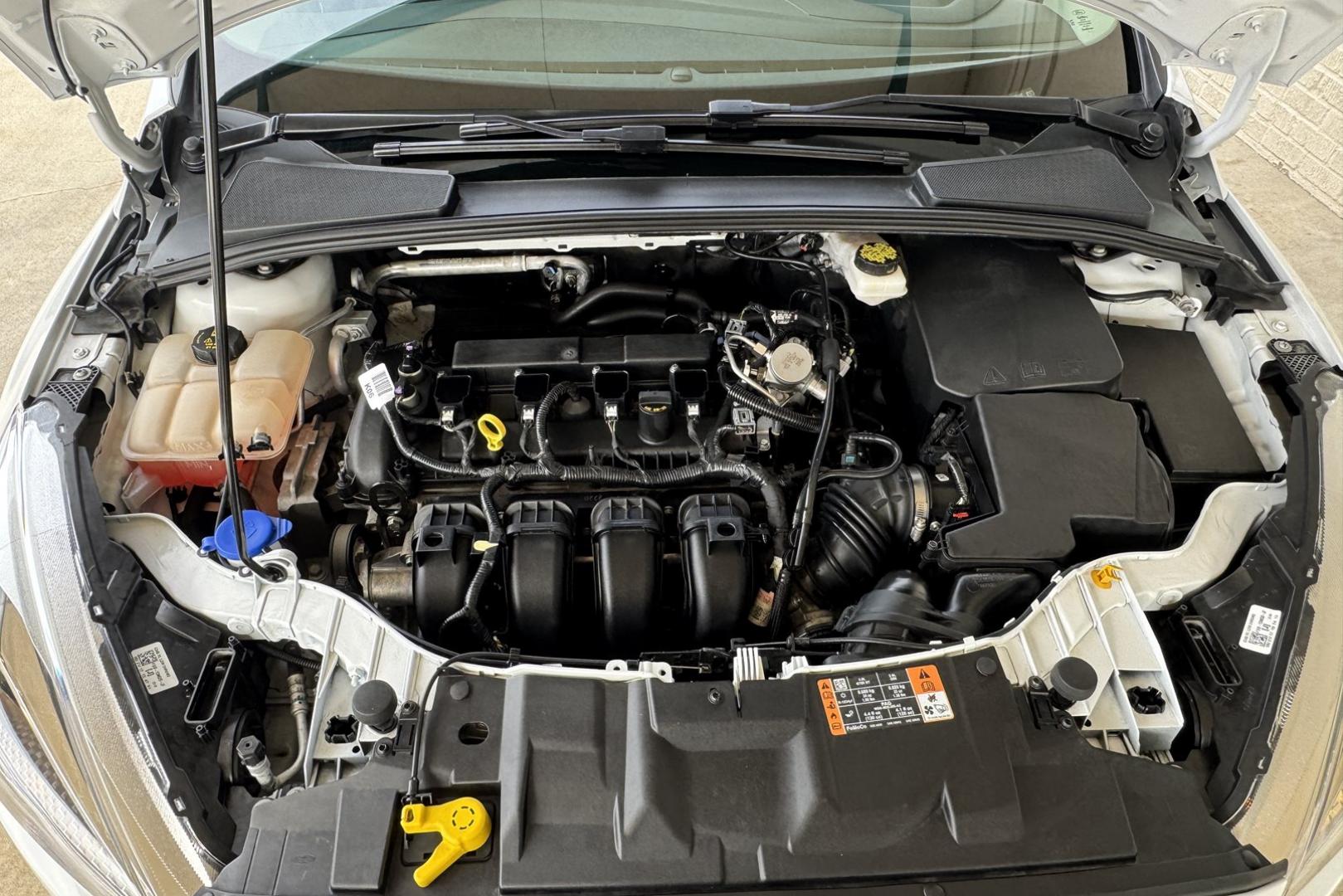 2017 Oxford White /Black Ford Focus SE (1FADP3F25HL) with an 4 Cyl 2.0 Liter engine, Automatic 6 Speed transmission, located at 2304 W. Main St., Boise, ID, 83702, (208) 342-7777, 43.622105, -116.218658 - Photo#9
