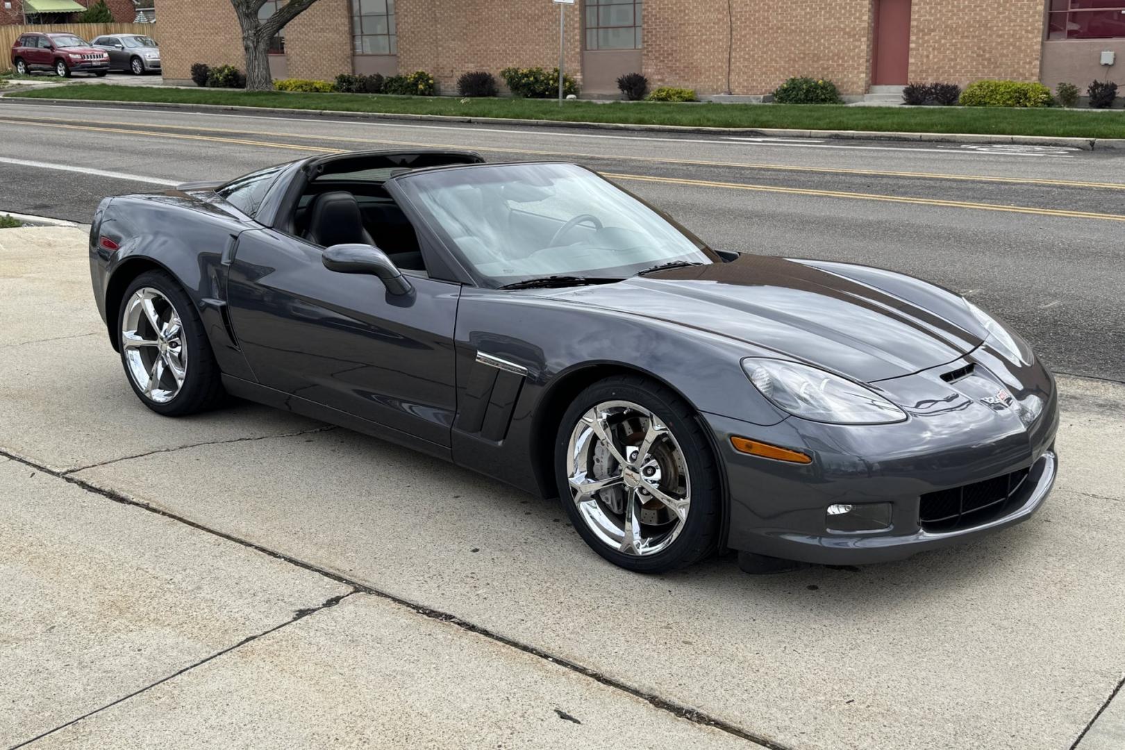 2011 Cyber Gray Metallic /Black Chevrolet Corvette 3LT (1G1YW2DW0B5) with an V8 6.2 Liter engine, Automatic 6 Speed transmission, located at 2304 W. Main St., Boise, ID, 83702, (208) 342-7777, 43.622105, -116.218658 - Stunning 3LT G/S With New Tires And Low Miles! - Photo#3