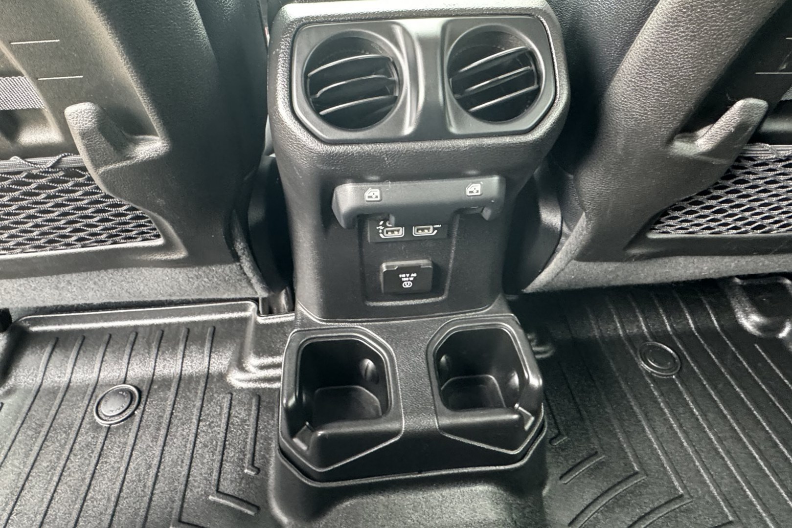 2018 Hydro Blue Pearl /Black Jeep Wrangler Unlimited Rubicon (1C4HJXFGXJW) with an V6 3.6 Liter engine, Automatic 8 Speed transmission, located at 2304 W. Main St., Boise, ID, 83702, (208) 342-7777, 43.622105, -116.218658 - Stunning And Capable Wrangler Rubicon! - Photo#9