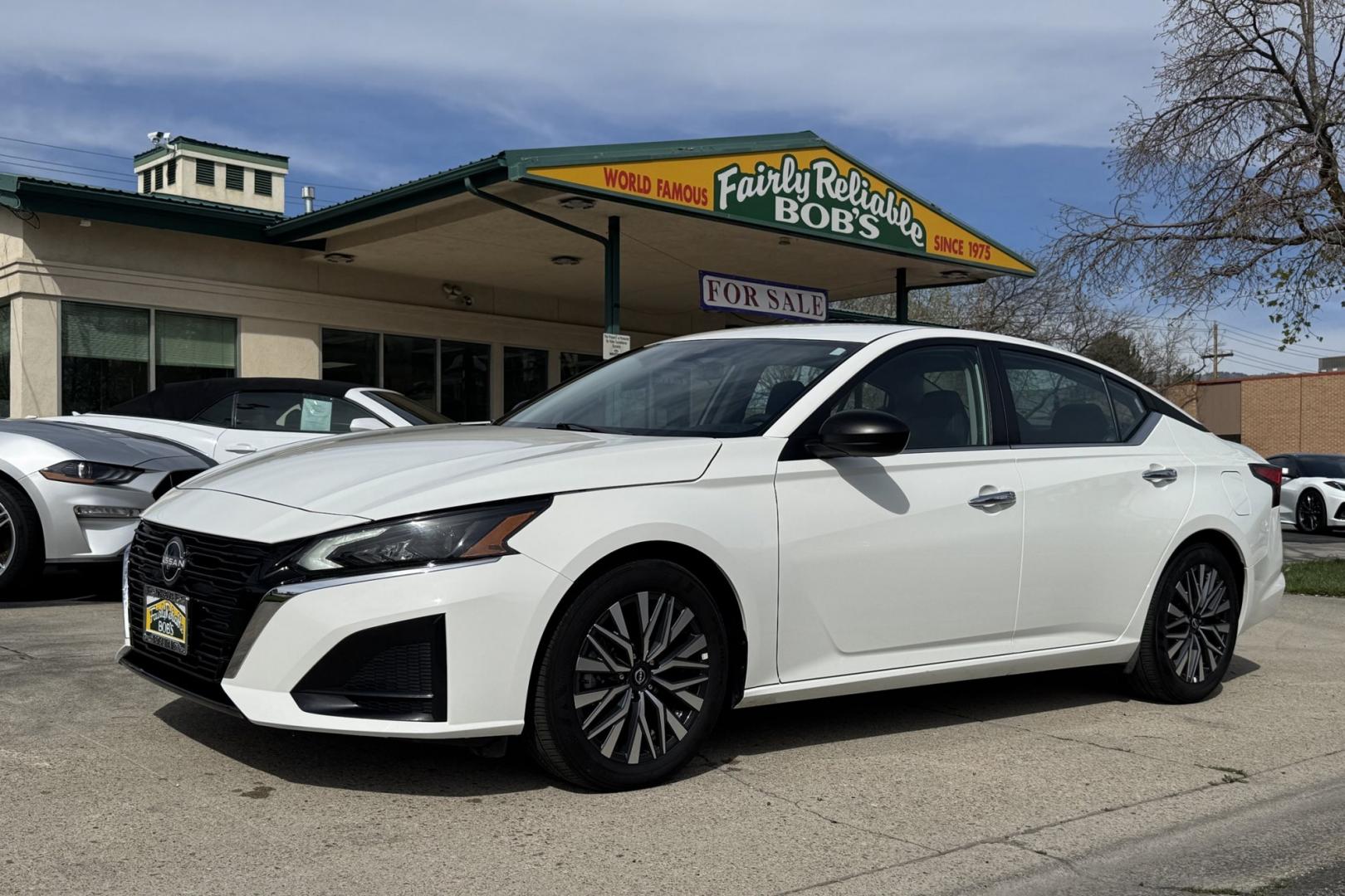 2025 White /Black Nissan Altima SV (1N4BL4DVXSN) with an 4 Cyl 2.5 Liter engine, Automatic transmission, located at 2304 W. Main St., Boise, ID, 83702, (208) 342-7777, 43.622105, -116.218658 - Remaining Factory Warranty! Loaded With Safety Features Too! - Photo#0