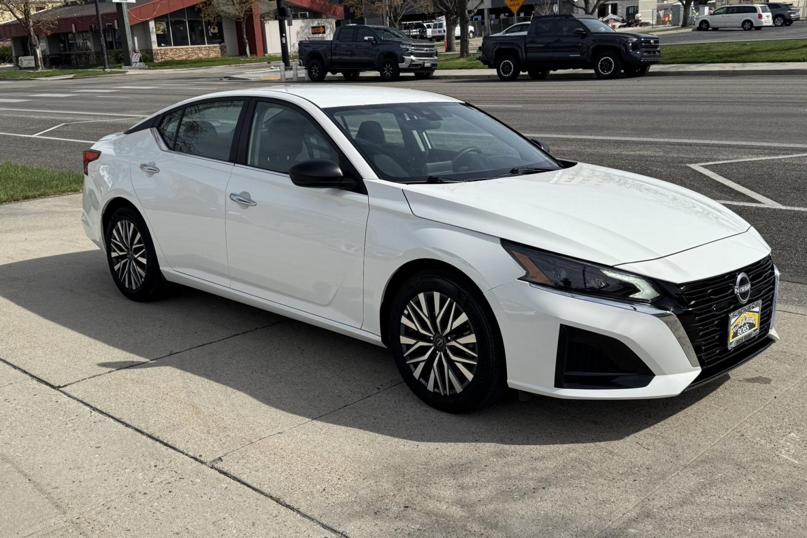 2025 White /Black Nissan Altima SV (1N4BL4DVXSN) with an 4 Cyl 2.5 Liter engine, Automatic transmission, located at 2304 W. Main St., Boise, ID, 83702, (208) 342-7777, 43.622105, -116.218658 - Remaining Factory Warranty! Loaded With Safety Features Too! - Photo#2