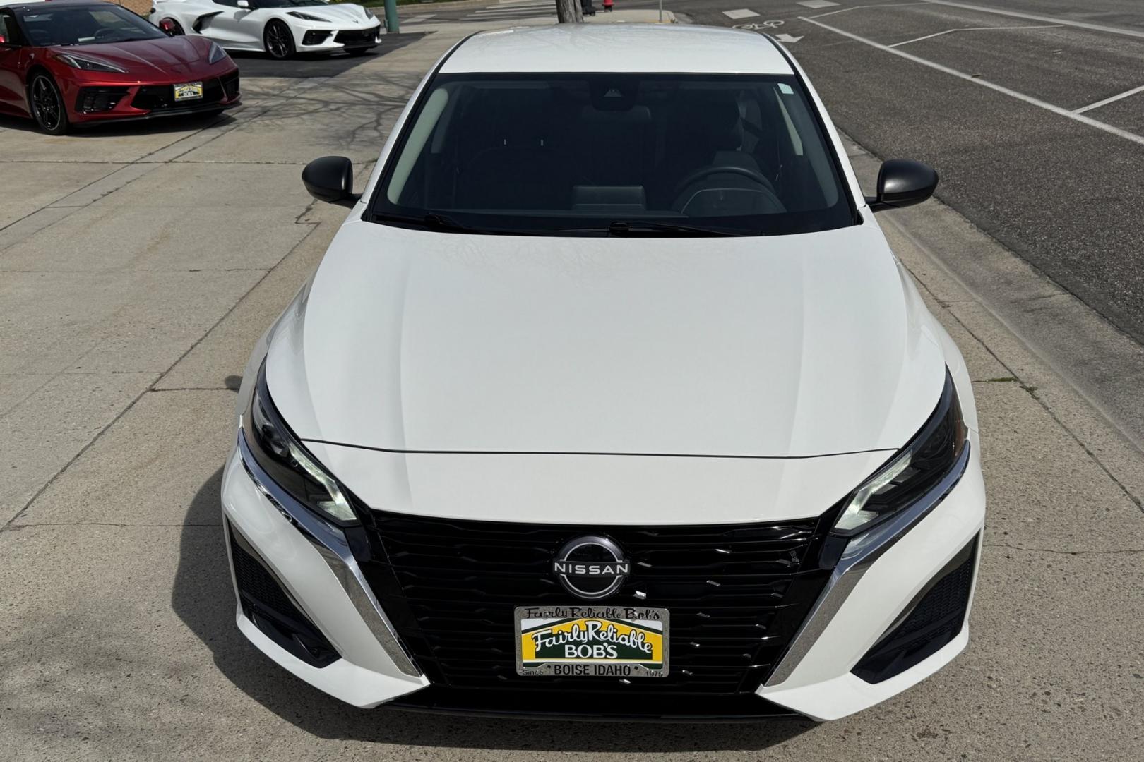 2025 White /Black Nissan Altima SV (1N4BL4DVXSN) with an 4 Cyl 2.5 Liter engine, Automatic transmission, located at 2304 W. Main St., Boise, ID, 83702, (208) 342-7777, 43.622105, -116.218658 - Remaining Factory Warranty! Loaded With Safety Features Too! - Photo#3