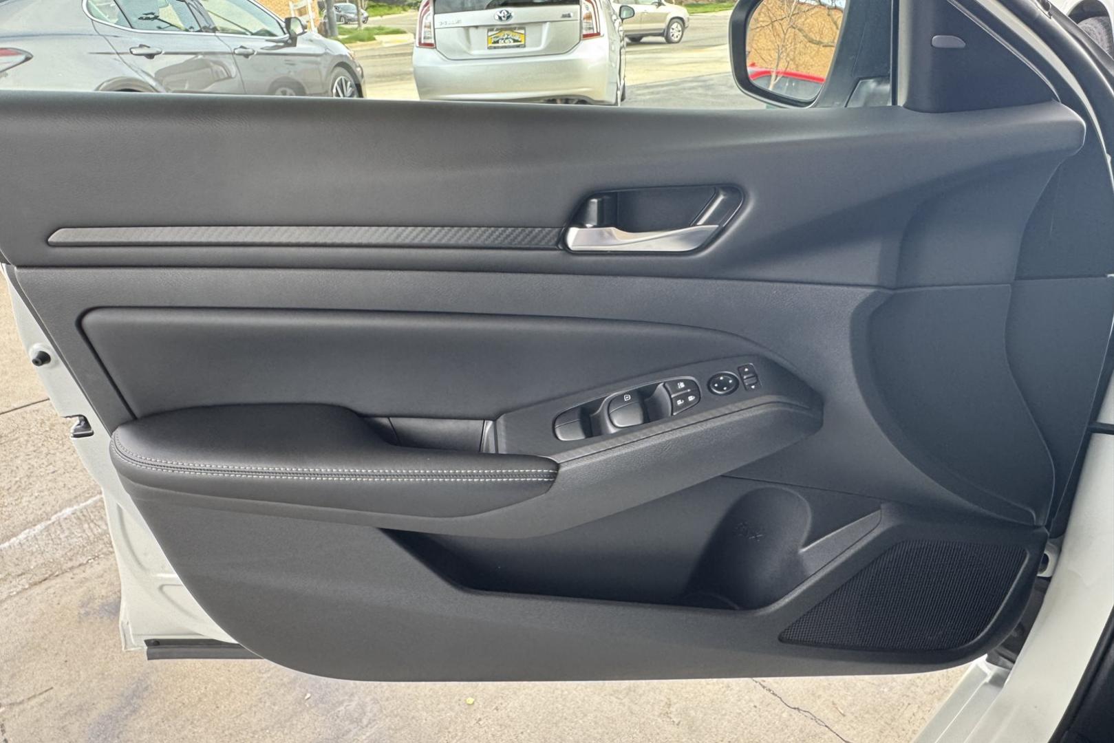 2025 White /Black Nissan Altima SV (1N4BL4DVXSN) with an 4 Cyl 2.5 Liter engine, Automatic transmission, located at 2304 W. Main St., Boise, ID, 83702, (208) 342-7777, 43.622105, -116.218658 - Remaining Factory Warranty! Loaded With Safety Features Too! - Photo#5