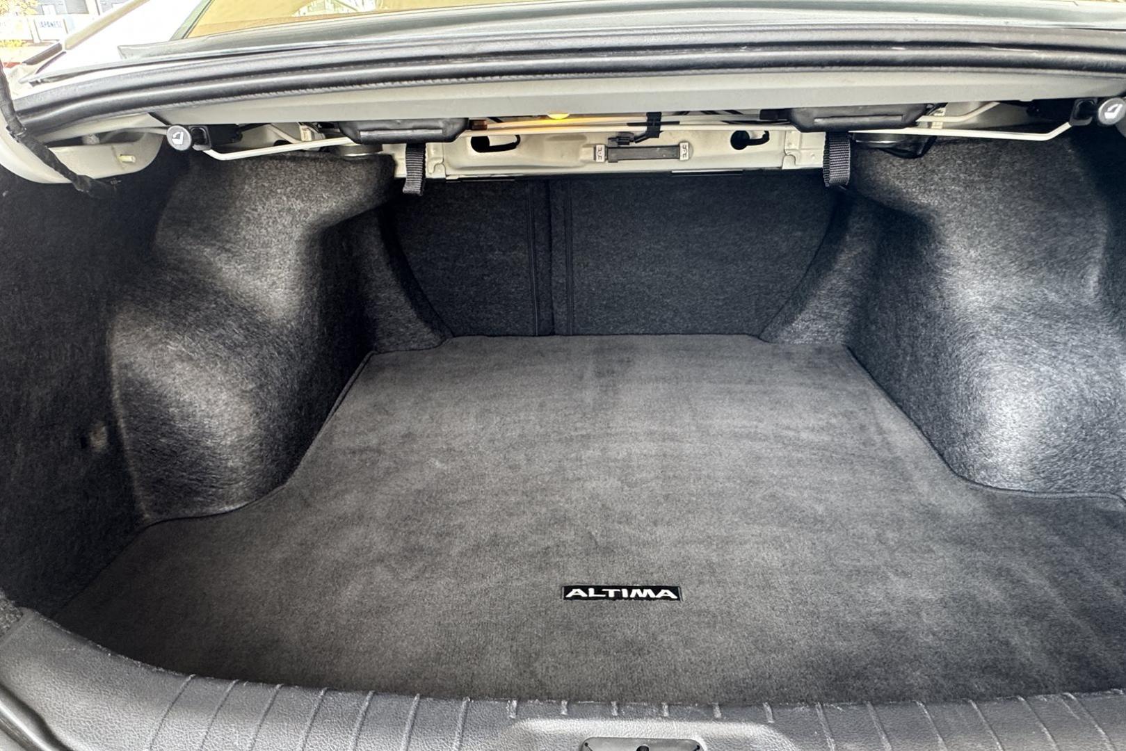 2025 White /Black Nissan Altima SV (1N4BL4DVXSN) with an 4 Cyl 2.5 Liter engine, Automatic transmission, located at 2304 W. Main St., Boise, ID, 83702, (208) 342-7777, 43.622105, -116.218658 - Remaining Factory Warranty! Loaded With Safety Features Too! - Photo#17