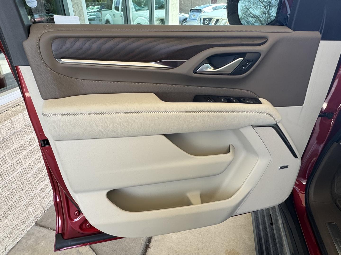 2022 Cayenne Red /Teak/Light Shale GMC Yukon Denali (1GKS2DKL4NR) with an V8 6.2 Liter engine, Automatic 10 Speed transmission, located at 2304 W. Main St., Boise, ID, 83702, (208) 342-7777, 43.622105, -116.218658 - Stunning 1 Owner, Idaho Owned Denali! - Photo#18