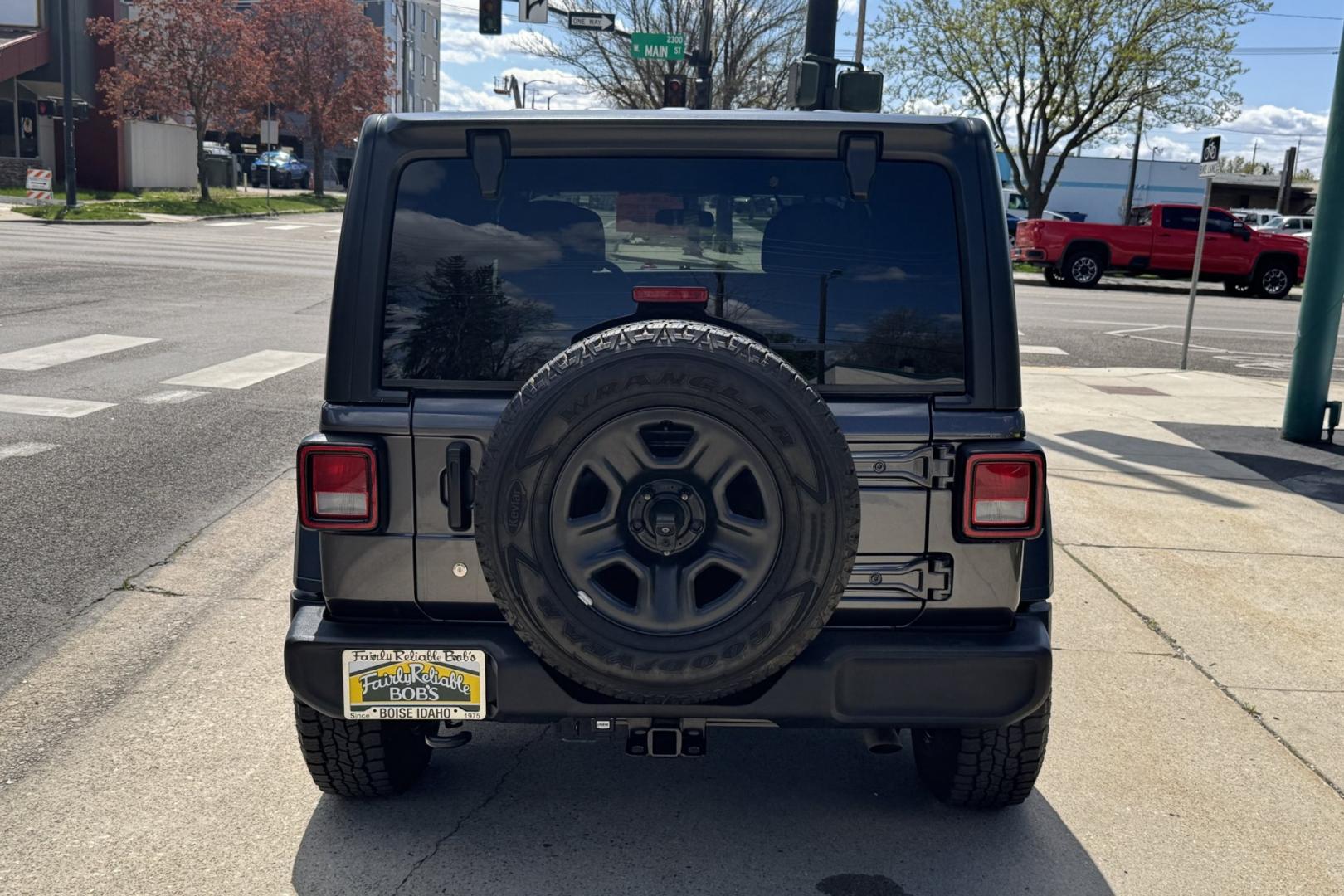 2018 Gray /Black Jeep Wrangler Unlimited Sport (1C4HJXDG1JW) with an V6 3.6 Liter engine, Automatic 8 Speed transmission, located at 2304 W. Main St., Boise, ID, 83702, (208) 342-7777, 43.622105, -116.218658 - Removable Hard Top! - Photo#1