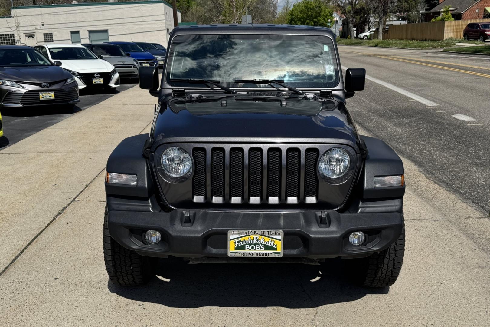 2018 Gray /Black Jeep Wrangler Unlimited Sport (1C4HJXDG1JW) with an V6 3.6 Liter engine, Automatic 8 Speed transmission, located at 2304 W. Main St., Boise, ID, 83702, (208) 342-7777, 43.622105, -116.218658 - Removable Hard Top! - Photo#3