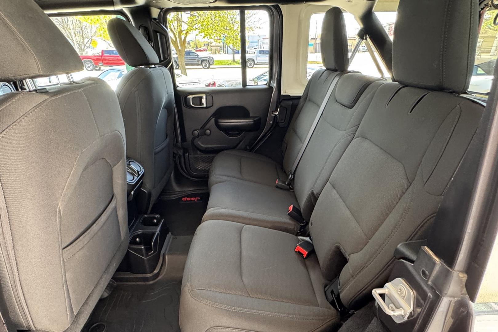 2018 Gray /Black Jeep Wrangler Unlimited Sport (1C4HJXDG1JW) with an V6 3.6 Liter engine, Automatic 8 Speed transmission, located at 2304 W. Main St., Boise, ID, 83702, (208) 342-7777, 43.622105, -116.218658 - Removable Hard Top! - Photo#9