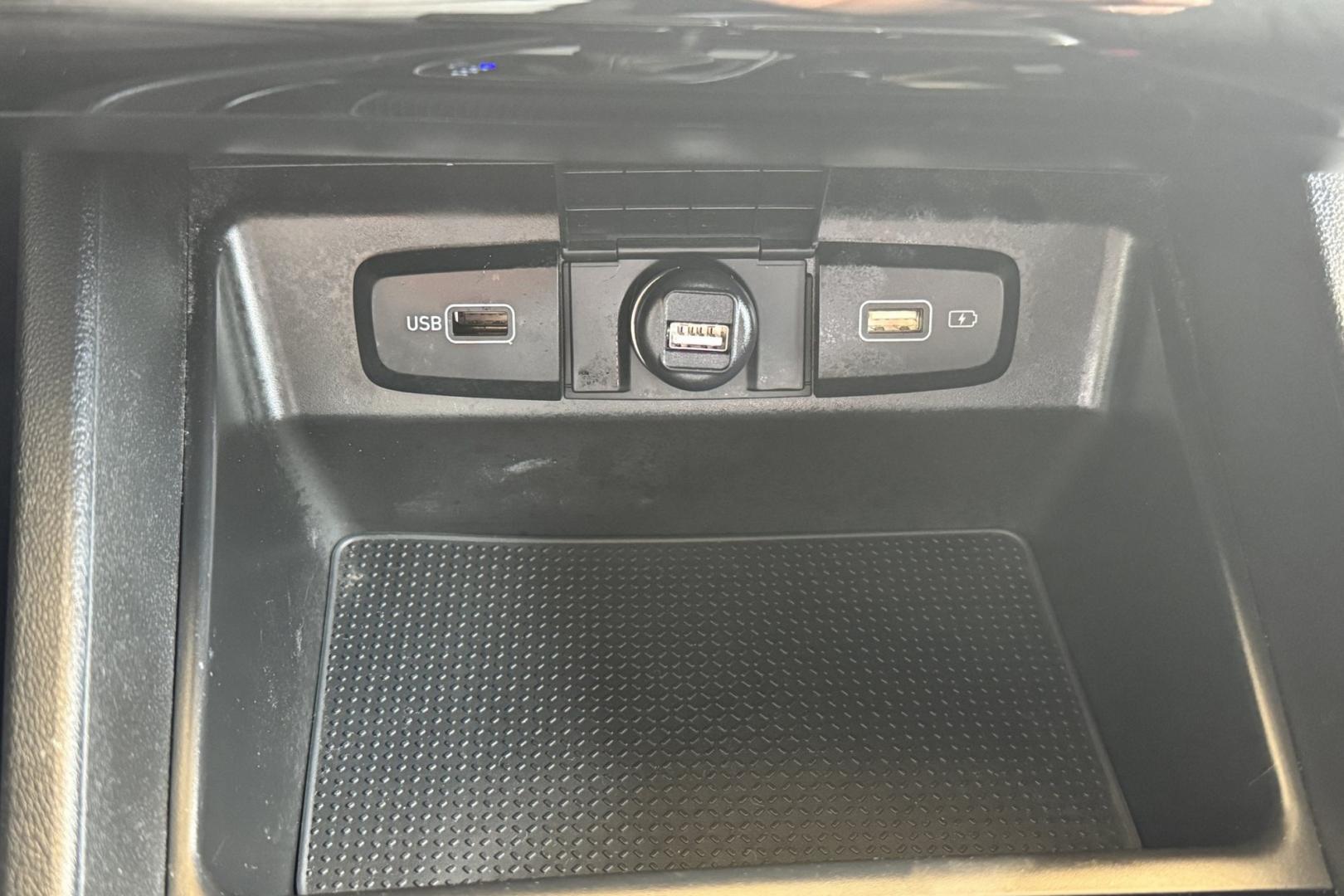 2022 Hampton Gray Metallic /Black Hyundai Santa Cruz SEL (5NTJBDAE9NH) with an 4 Cyl 2.5 Liter engine, Automatic 8 Speed transmission, located at 2304 W. Main St., Boise, ID, 83702, (208) 342-7777, 43.622105, -116.218658 - Truck, Passenger Vehicle And Fuel Economy All In One! - Photo#5