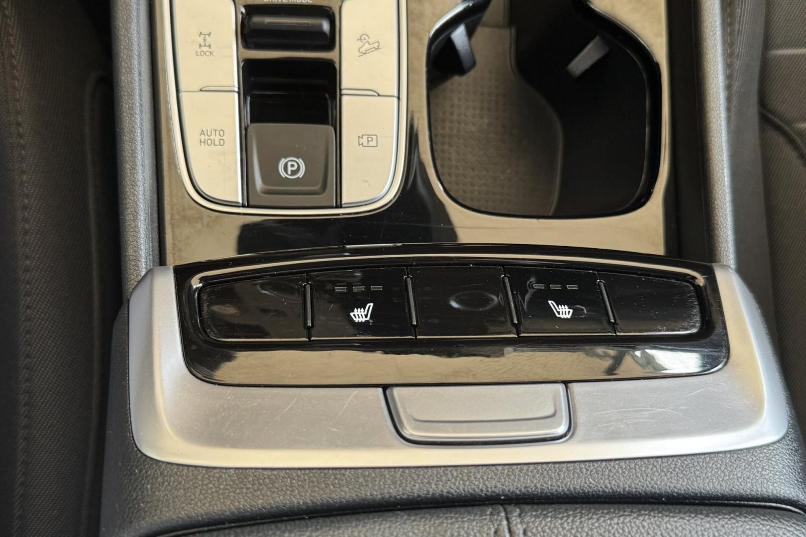 2022 Hampton Gray Metallic /Black Hyundai Santa Cruz SEL (5NTJBDAE9NH) with an 4 Cyl 2.5 Liter engine, Automatic 8 Speed transmission, located at 2304 W. Main St., Boise, ID, 83702, (208) 342-7777, 43.622105, -116.218658 - Truck, Passenger Vehicle And Fuel Economy All In One! - Photo#6