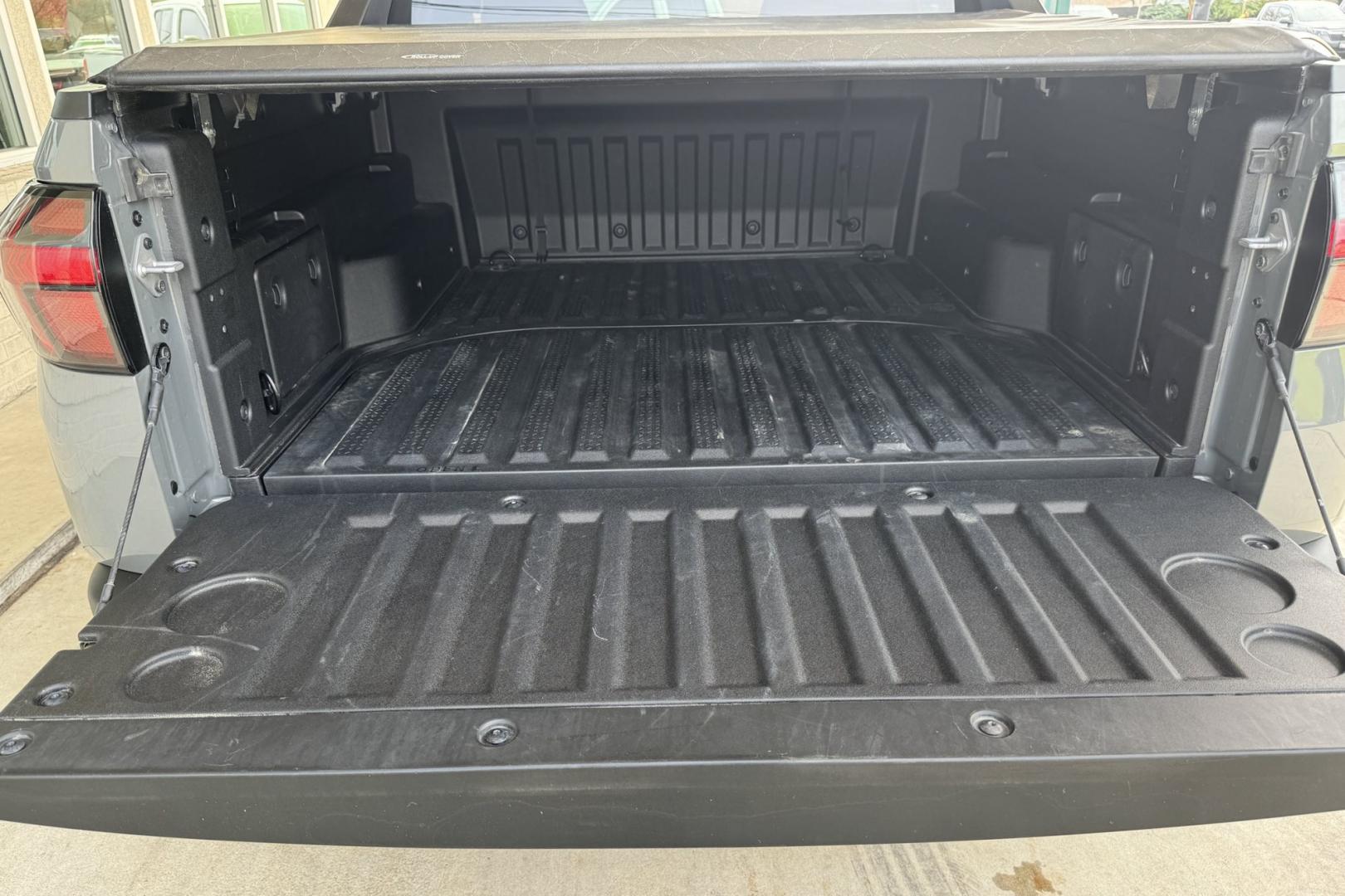 2022 Hampton Gray Metallic /Black Hyundai Santa Cruz SEL (5NTJBDAE9NH) with an 4 Cyl 2.5 Liter engine, Automatic 8 Speed transmission, located at 2304 W. Main St., Boise, ID, 83702, (208) 342-7777, 43.622105, -116.218658 - Truck, Passenger Vehicle And Fuel Economy All In One! - Photo#19