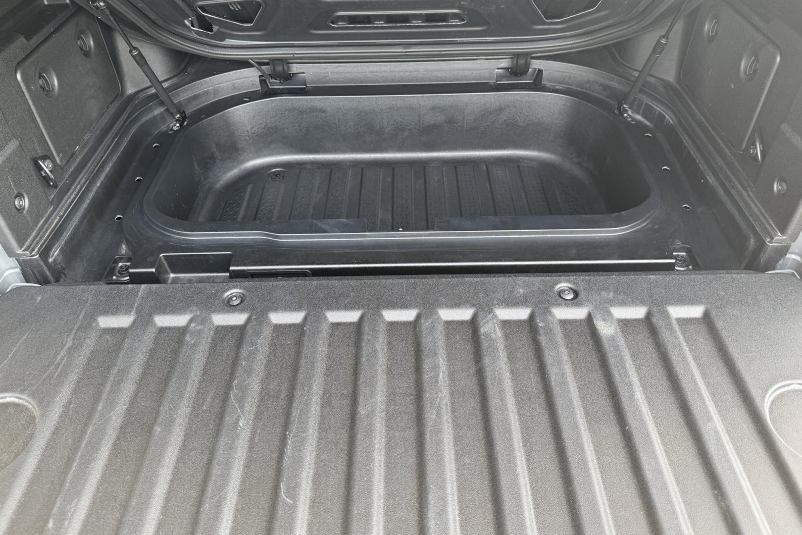 2022 Hampton Gray Metallic /Black Hyundai Santa Cruz SEL (5NTJBDAE9NH) with an 4 Cyl 2.5 Liter engine, Automatic 8 Speed transmission, located at 2304 W. Main St., Boise, ID, 83702, (208) 342-7777, 43.622105, -116.218658 - Truck, Passenger Vehicle And Fuel Economy All In One! - Photo#18