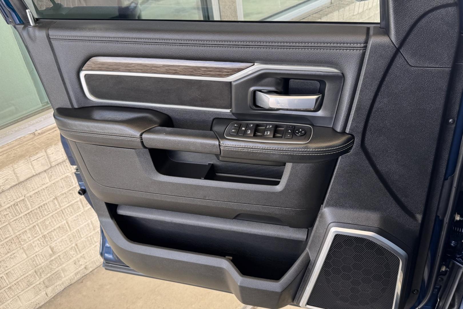 2021 Patriot Blue Pearl Coat /Black RAM 2500 Laramie (3C6UR5FLXMG) with an 6 Cyl 6.7 Liter Cummins Turbo Diesel engine, Automatic 6 Speed transmission, located at 2304 W. Main St., Boise, ID, 83702, (208) 342-7777, 43.622105, -116.218658 - Low Mileage And Well Cared For One Owner Idaho Truck! - Photo#8