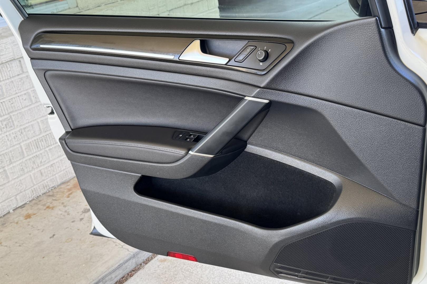 2019 White /Black Volkswagen Golf R 4MOTION (WVWVA7AU9KW) with an 4 Cyl 2.0 Liter Turbo engine, Automatick 7 Speed DSG transmission, located at 2304 W. Main St., Boise, ID, 83702, (208) 342-7777, 43.622105, -116.218658 - Hard To Find! A Blast To Drive! - Photo#8