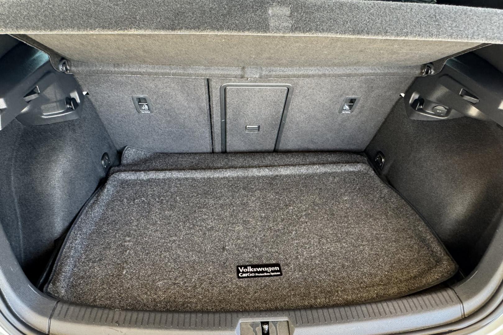 2019 White /Black Volkswagen Golf R 4MOTION (WVWVA7AU9KW) with an 4 Cyl 2.0 Liter Turbo engine, Automatick 7 Speed DSG transmission, located at 2304 W. Main St., Boise, ID, 83702, (208) 342-7777, 43.622105, -116.218658 - Hard To Find! A Blast To Drive! - Photo#23