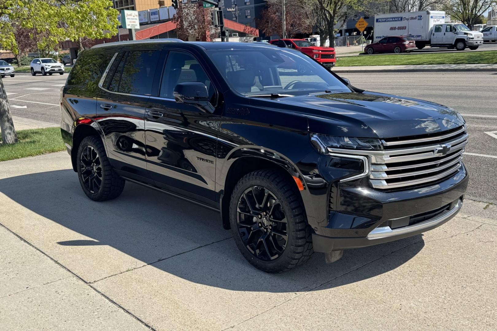 2023 Black /Jet Black Chevrolet Tahoe High Country (1GNSKTKL0PR) with an V8 6.2 Liter engine, Automatic 10 Speed transmission, located at 2304 W. Main St., Boise, ID, 83702, (208) 342-7777, 43.622105, -116.218658 - Highly Optioned Tahoe High Country! - Photo#2