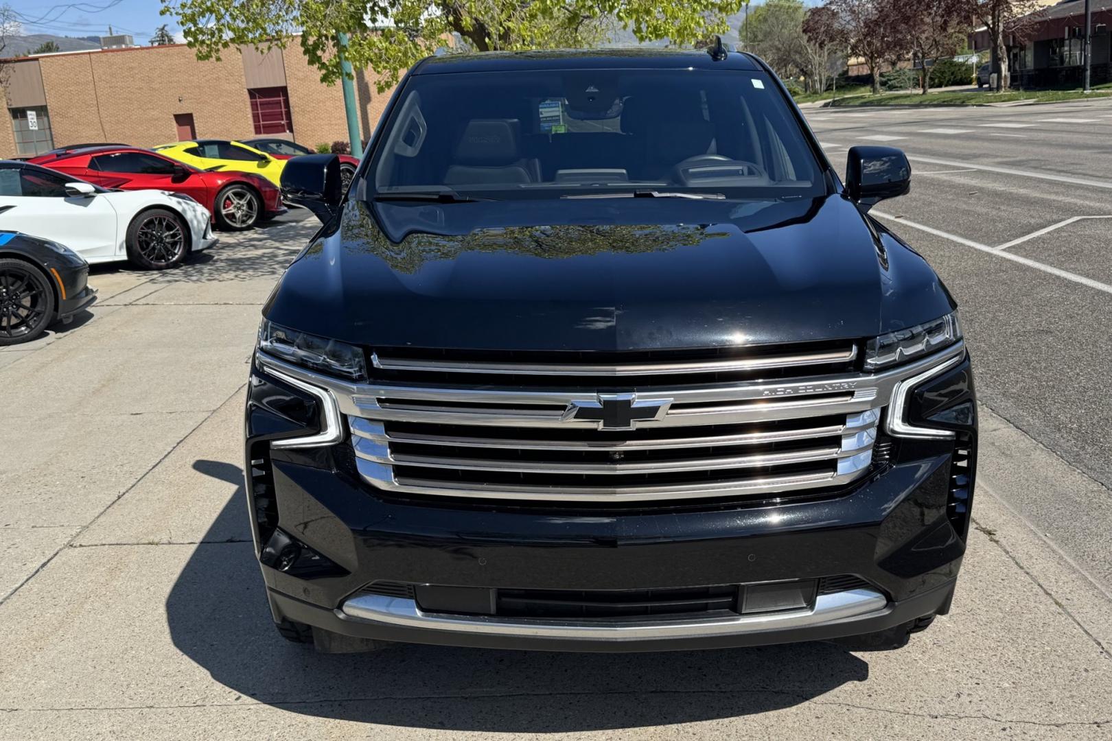 2023 Black /Jet Black Chevrolet Tahoe High Country (1GNSKTKL0PR) with an V8 6.2 Liter engine, Automatic 10 Speed transmission, located at 2304 W. Main St., Boise, ID, 83702, (208) 342-7777, 43.622105, -116.218658 - Highly Optioned Tahoe High Country! - Photo#3