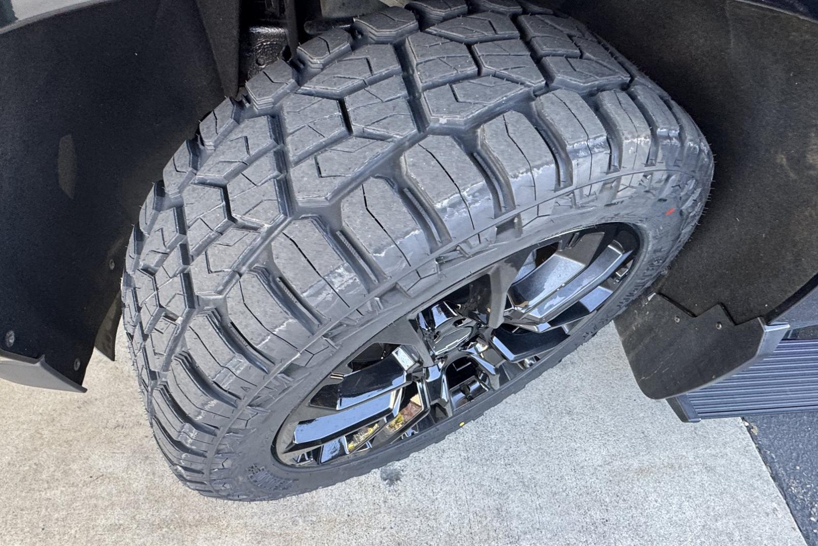 2023 Black /Jet Black Chevrolet Tahoe High Country (1GNSKTKL0PR) with an V8 6.2 Liter engine, Automatic 10 Speed transmission, located at 2304 W. Main St., Boise, ID, 83702, (208) 342-7777, 43.622105, -116.218658 - Highly Optioned Tahoe High Country! - Photo#25