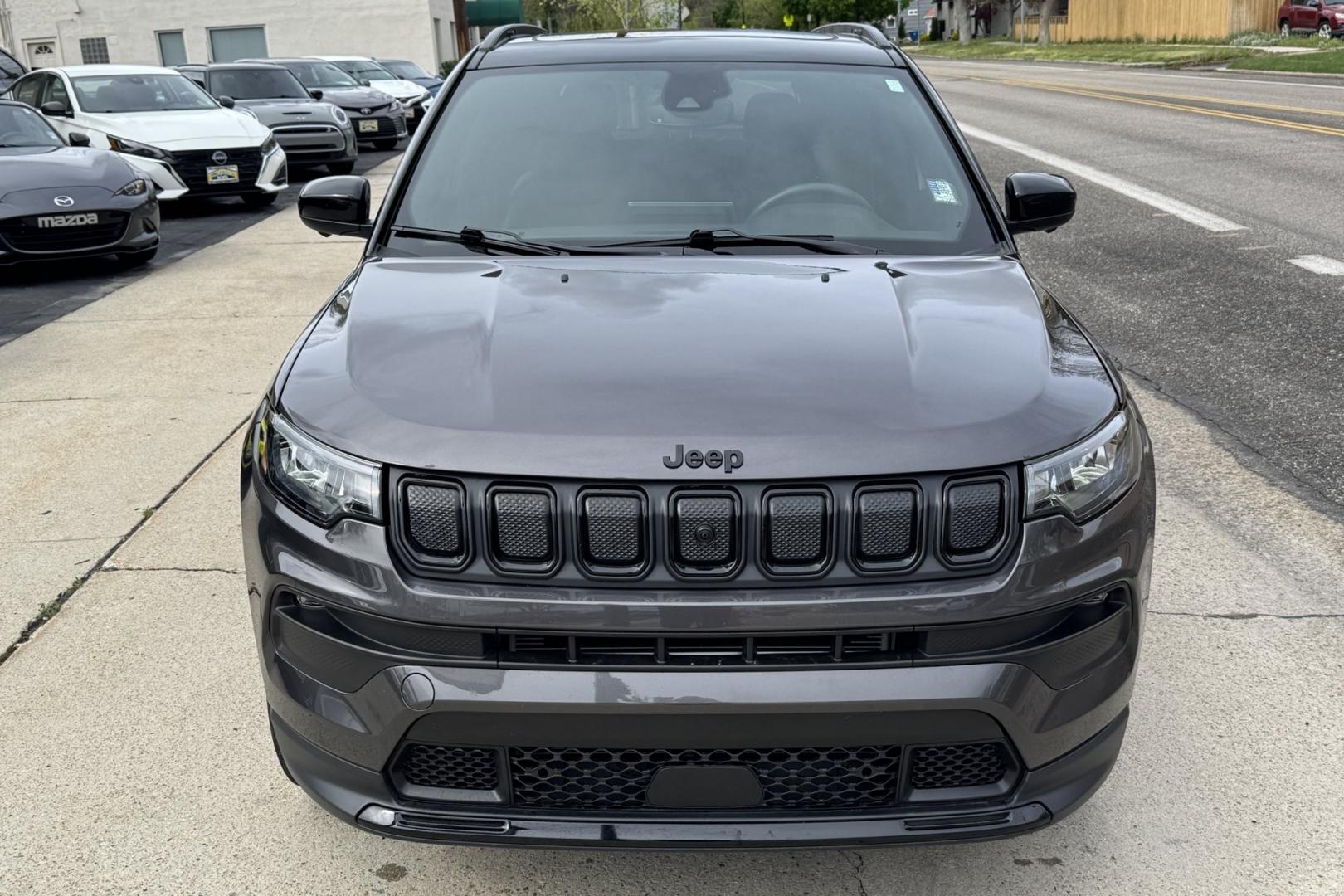 2022 Granite Crystal Metallic /Black Jeep Compass Altitude (3C4NJDBBXNT) with an 4 Cyl 2.4 Liter engine, Automatic 9 Speed transmission, located at 2304 W. Main St., Boise, ID, 83702, (208) 342-7777, 43.622105, -116.218658 - Photo#3