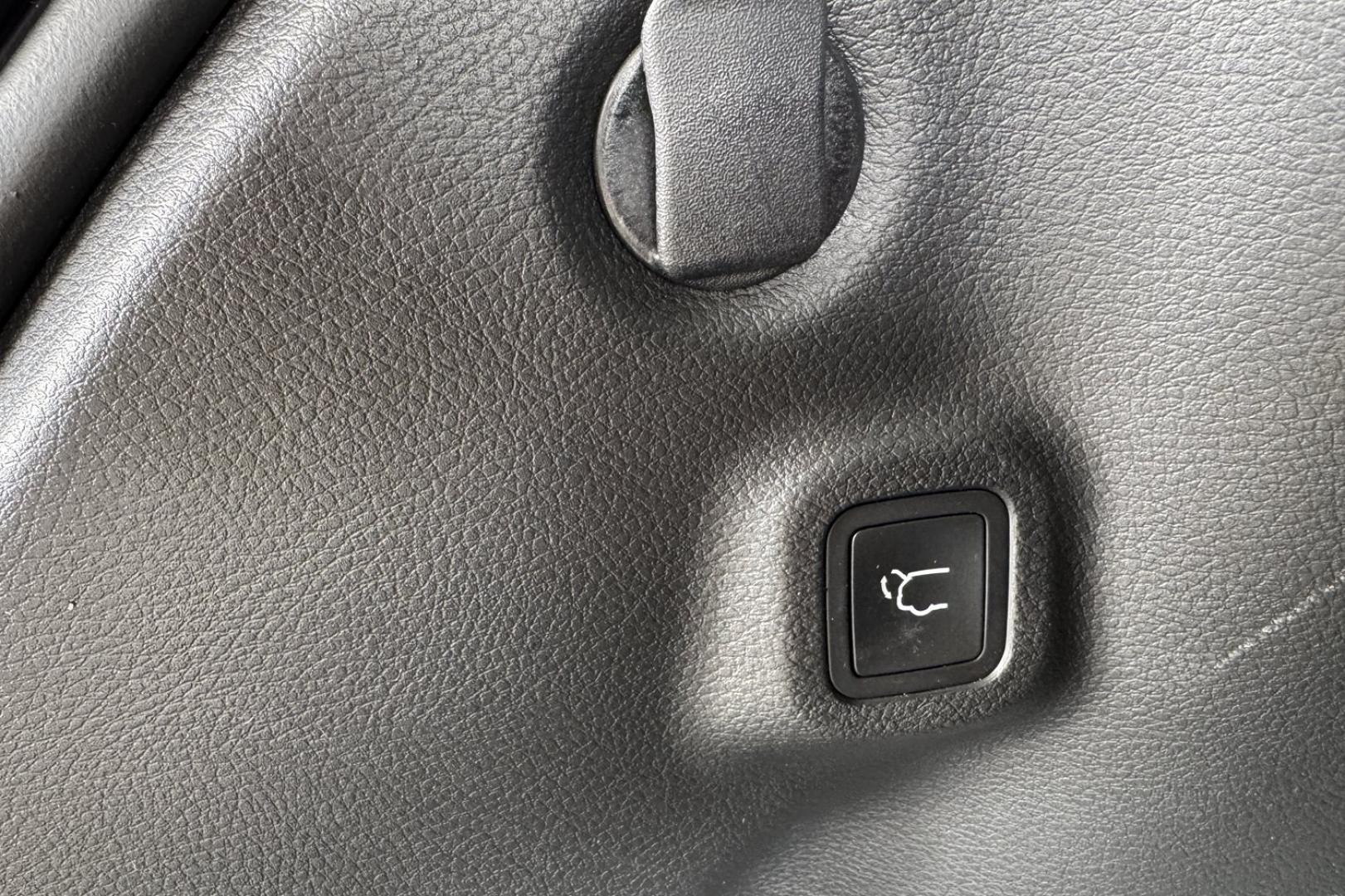 2022 Granite Crystal Metallic /Black Jeep Compass Altitude (3C4NJDBBXNT) with an 4 Cyl 2.4 Liter engine, Automatic 9 Speed transmission, located at 2304 W. Main St., Boise, ID, 83702, (208) 342-7777, 43.622105, -116.218658 - Photo#22