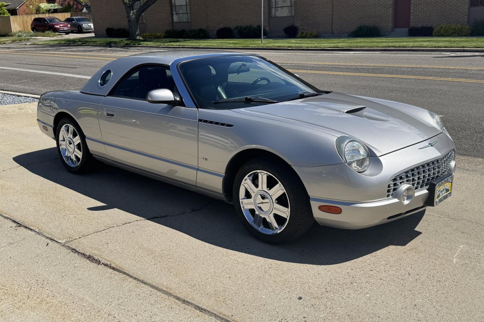 2004 Silver /Black Ford Thunderbird Premium (1FAHP60A34Y) with an V8 3.9 Liter engine, Automatic transmission, located at 2304 W. Main St., Boise, ID, 83702, (208) 342-7777, 43.622105, -116.218658 - New Tires And Ready For Fun! Classic Lines! - Photo#2