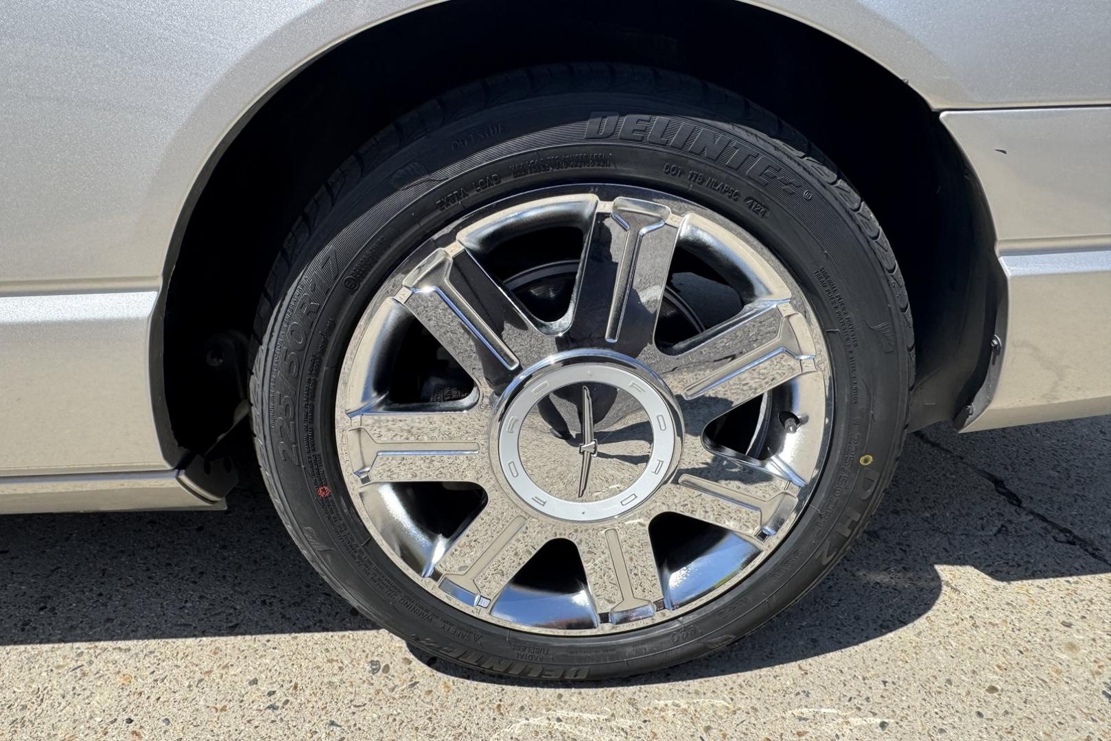 2004 Silver /Black Ford Thunderbird Premium (1FAHP60A34Y) with an V8 3.9 Liter engine, Automatic transmission, located at 2304 W. Main St., Boise, ID, 83702, (208) 342-7777, 43.622105, -116.218658 - New Tires And Ready For Fun! Classic Lines! - Photo#6