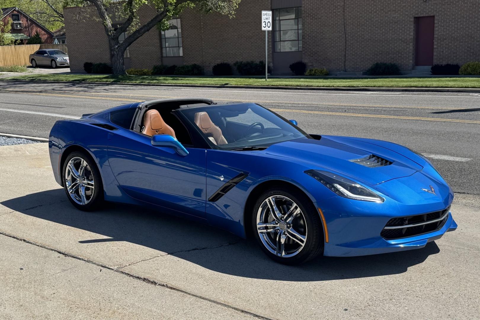 2016 Laguna Blue /Kalahari Chevrolet Corvette Stingray 2LT (1G1YD2D72G5) with an V8 6.2 Liter engine, Automatic 8 Speed transmission, located at 2304 W. Main St., Boise, ID, 83702, (208) 342-7777, 43.622105, -116.218658 - Beautiful Color Combination! Ready To Go! - Photo#2