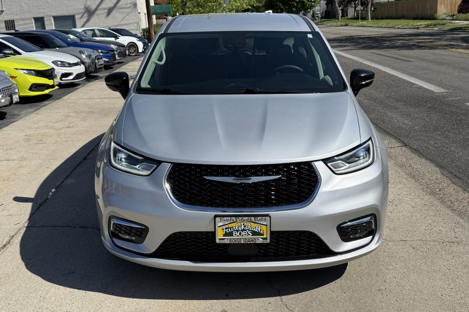 2024 Silver /Black Chrysler Pacifica Touring L (2C4RC1BG7RR) with an V6 3.6 Liter engine, Automatic 9 Speed transmission, located at 2304 W. Main St., Boise, ID, 83702, (208) 342-7777, 43.622105, -116.218658 - 7 Passenger! Stow N Go Seating! Bring The Family! - Photo#3