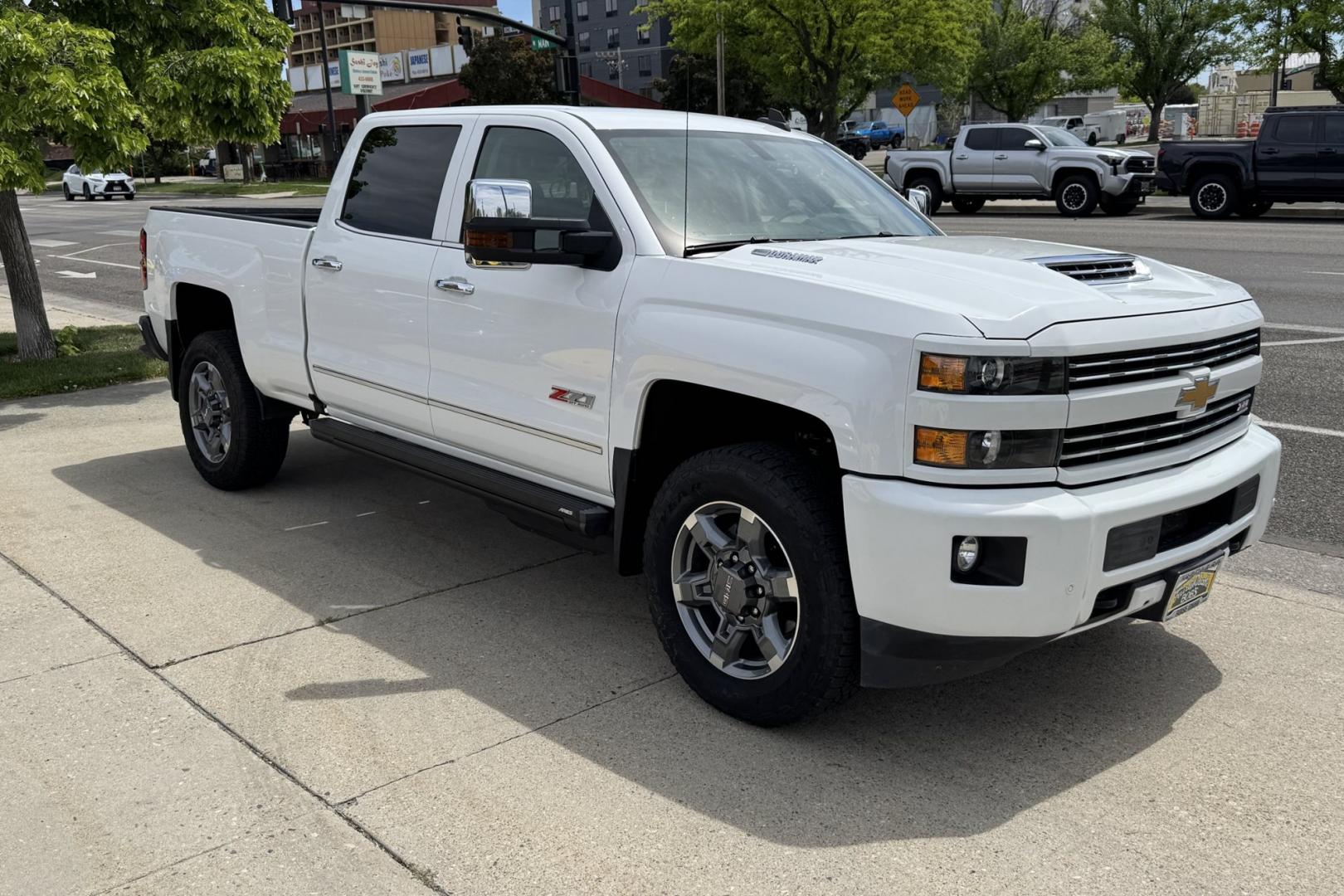 2018 Summit White /Tan Chevrolet Silverado 3500HD LTZ Z71 (1GC4K0CY2JF) with an V8 6.6 Liter Turbo Diesel engine, Allison Automatic 6 Speed transmission, located at 2304 W. Main St., Boise, ID, 83702, (208) 342-7777, 43.622105, -116.218658 - Clean Low Mileage Diesel!- Photo#2