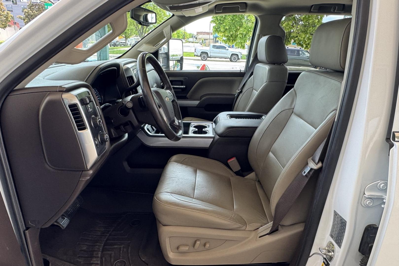 2018 Summit White /Tan Chevrolet Silverado 3500HD LTZ Z71 (1GC4K0CY2JF) with an V8 6.6 Liter Turbo Diesel engine, Allison Automatic 6 Speed transmission, located at 2304 W. Main St., Boise, ID, 83702, (208) 342-7777, 43.622105, -116.218658 - Clean Low Mileage Diesel!- Photo#14