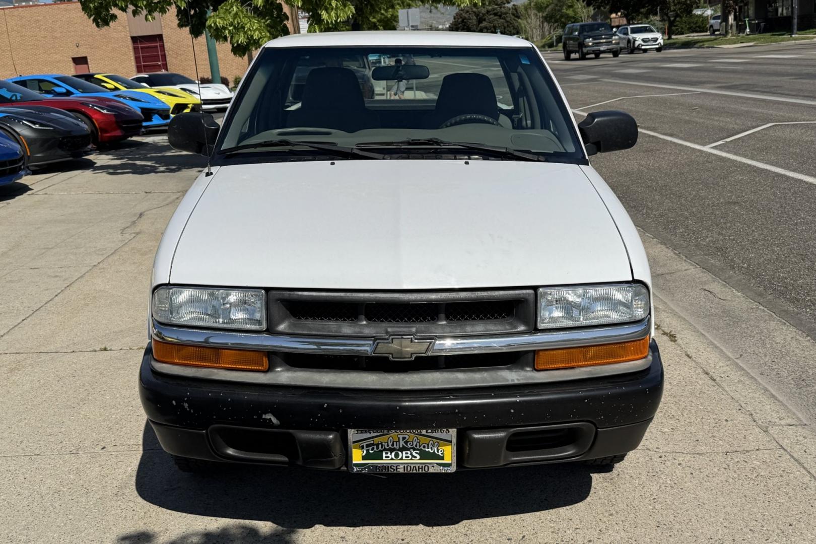 2003 White /Gray Chevrolet S-10 (1GCCS19H638) with an 4 Cyl 2.2 Liter engine, 5 Speed Manual transmission, located at 2304 W. Main St., Boise, ID, 83702, (208) 342-7777, 43.622105, -116.218658 - Hard To Find This Clean! New Tires Too!- Photo#3