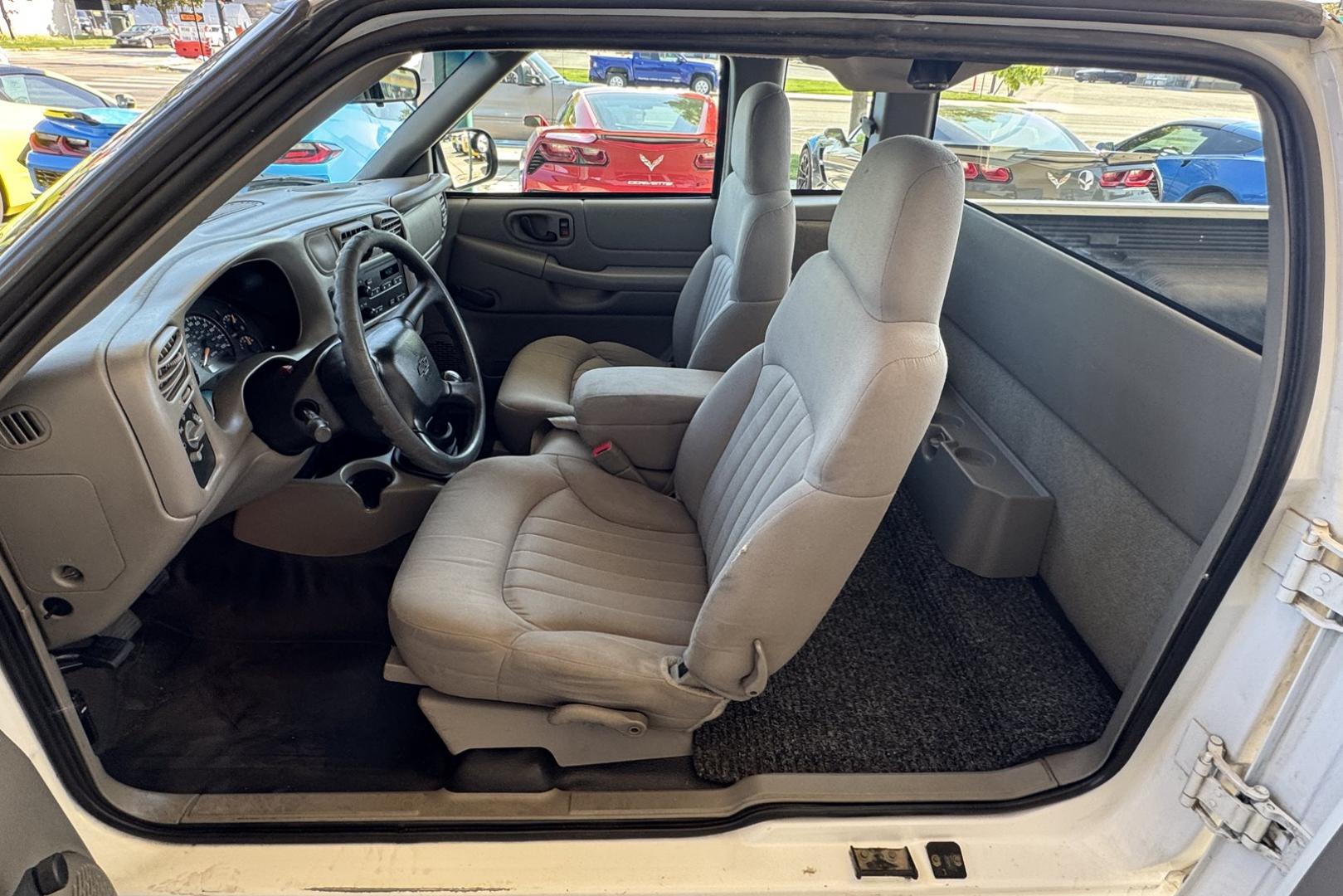 2003 White /Gray Chevrolet S-10 (1GCCS19H638) with an 4 Cyl 2.2 Liter engine, 5 Speed Manual transmission, located at 2304 W. Main St., Boise, ID, 83702, (208) 342-7777, 43.622105, -116.218658 - Hard To Find This Clean! New Tires Too!- Photo#4