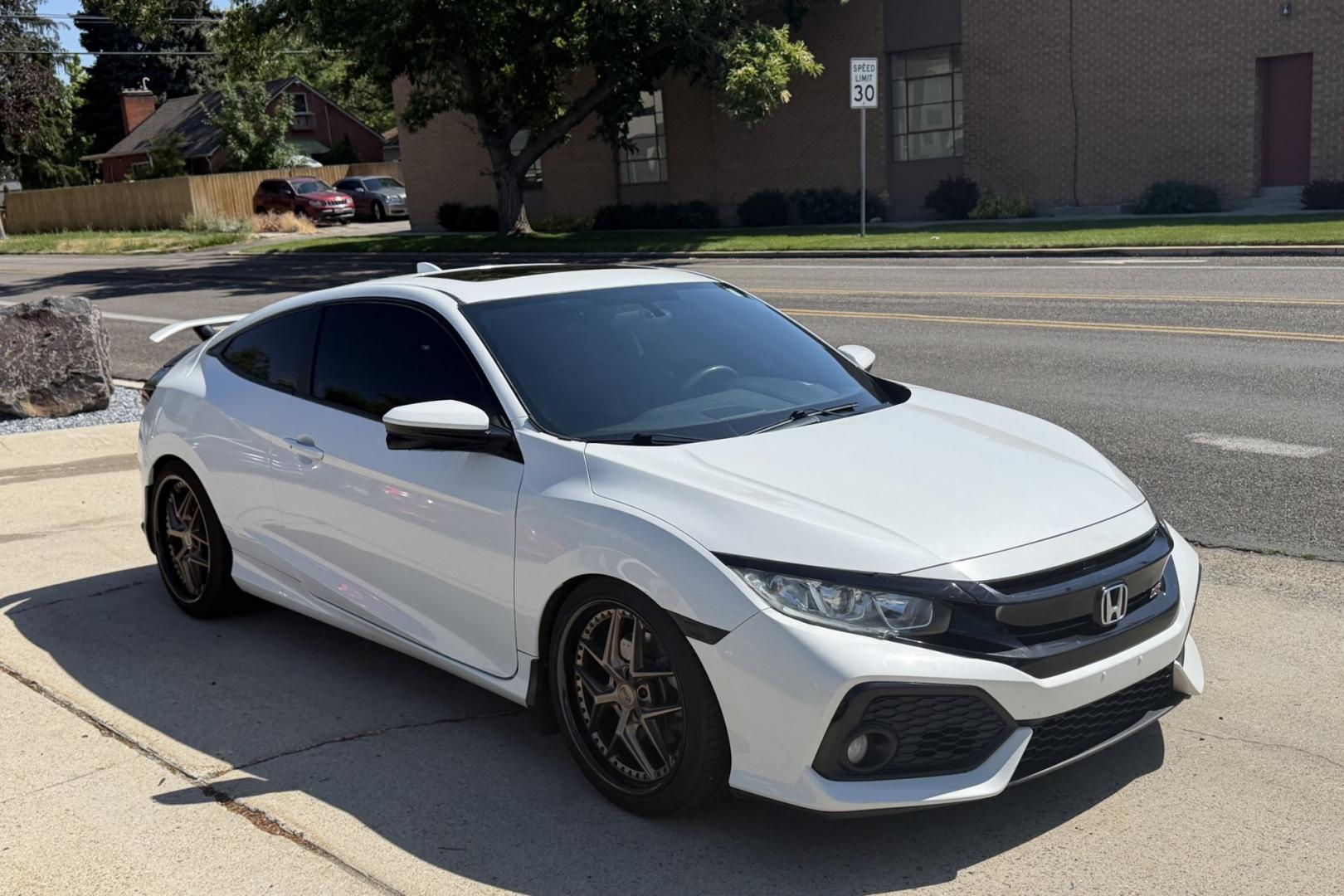 2018 White /Black Honda Civic Si (2HGFC3A57JH) with an 4 Cyl 1.5 Liter Turbo engine, 6 Speed Manual transmission, located at 2304 W. Main St., Boise, ID, 83702, (208) 342-7777, 43.622105, -116.218658 - Nicely Optioned! 6 Speed Manual Civic Si!- Photo#2