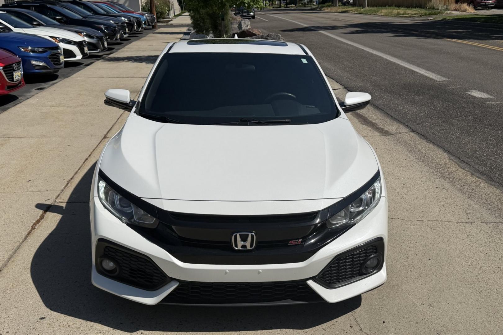 2018 White /Black Honda Civic Si (2HGFC3A57JH) with an 4 Cyl 1.5 Liter Turbo engine, 6 Speed Manual transmission, located at 2304 W. Main St., Boise, ID, 83702, (208) 342-7777, 43.622105, -116.218658 - Nicely Optioned! 6 Speed Manual Civic Si!- Photo#3